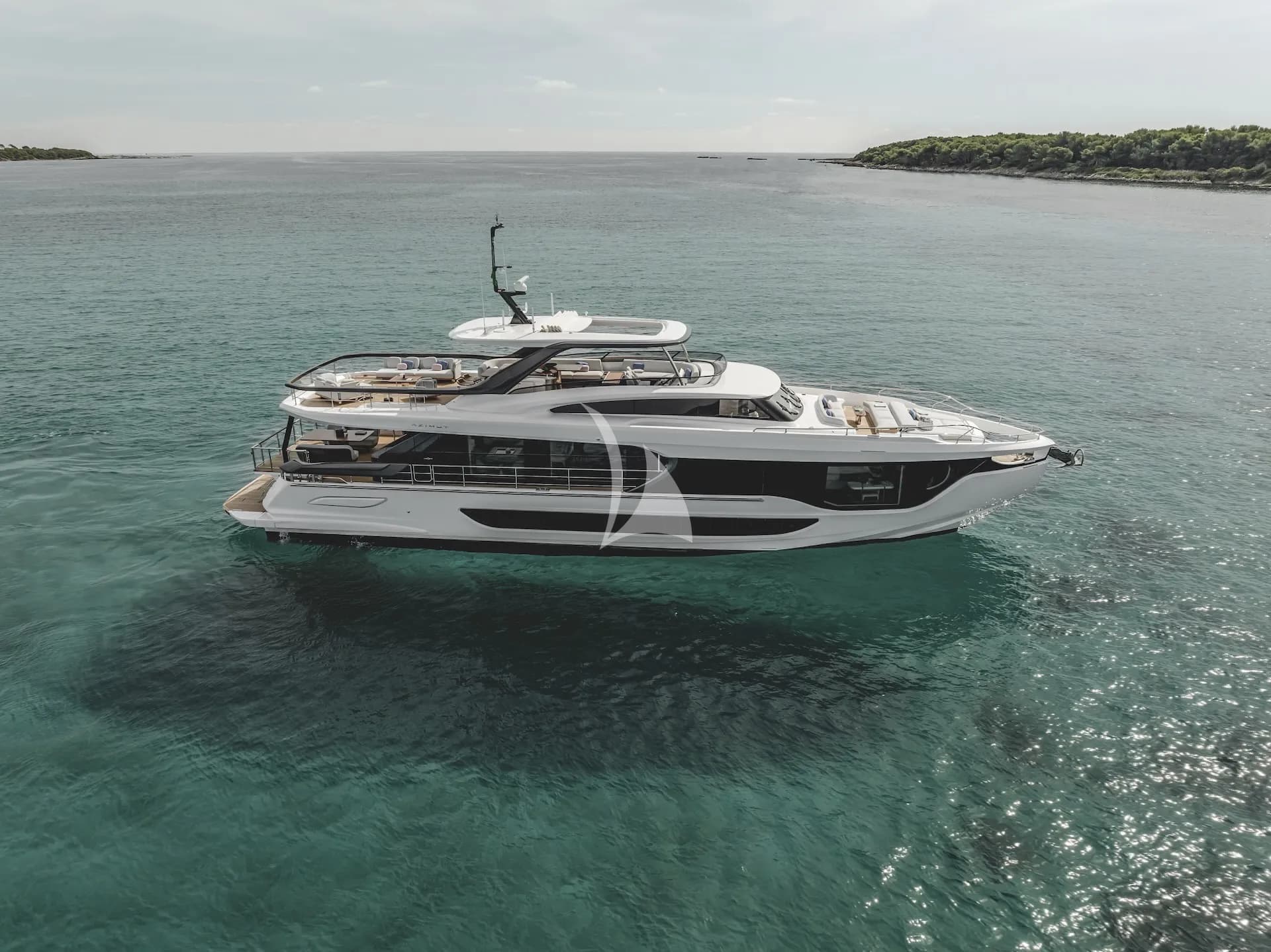 FIRST HORIZON – Exterior