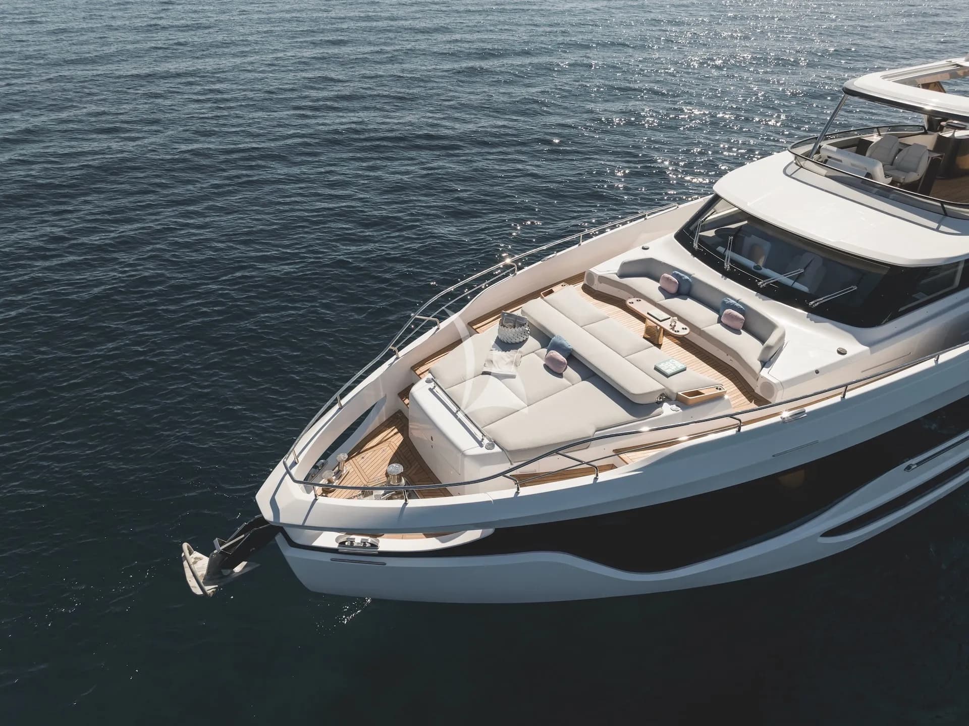 FIRST HORIZON – Exterior