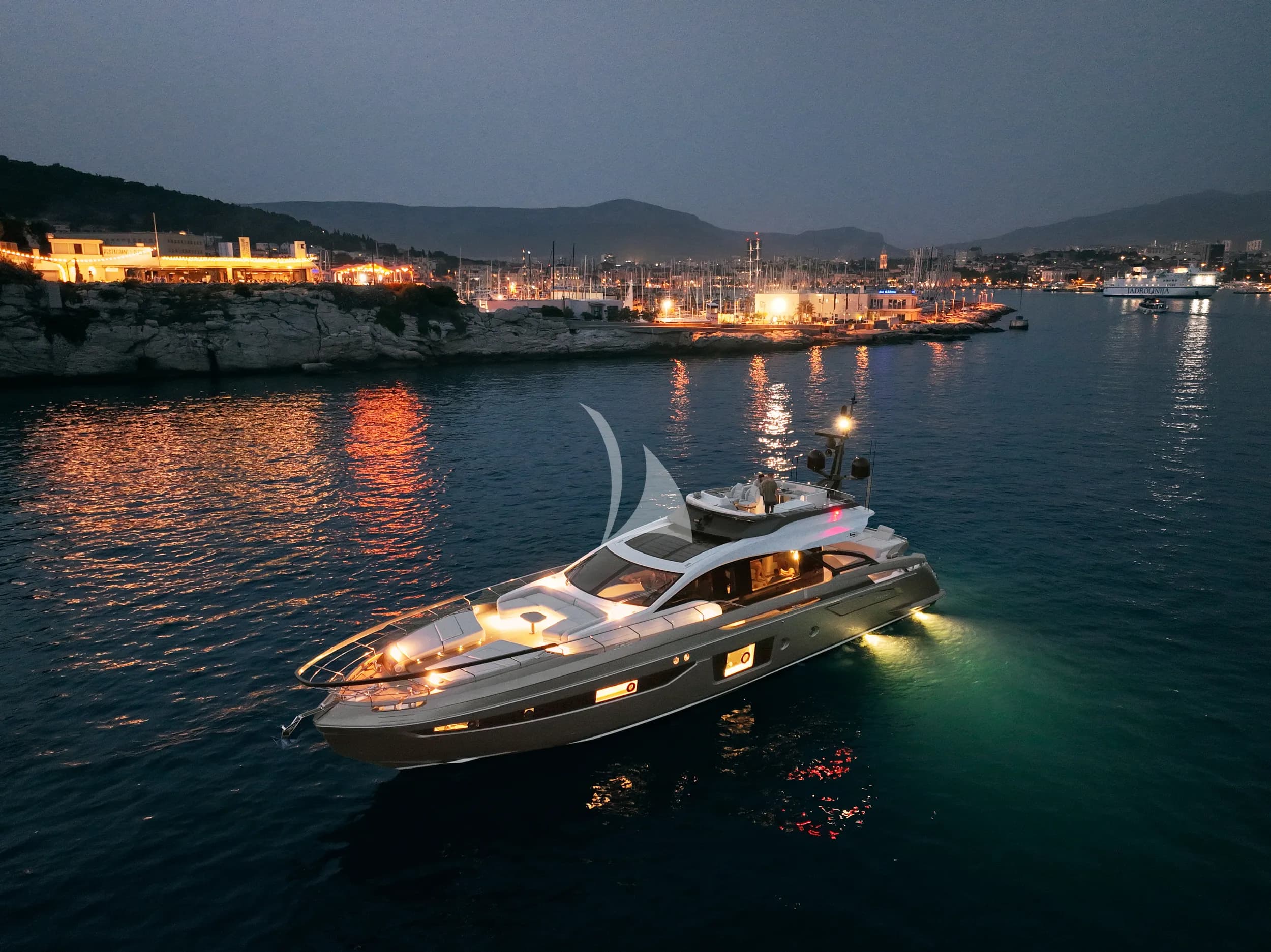 MYNE – Exterior