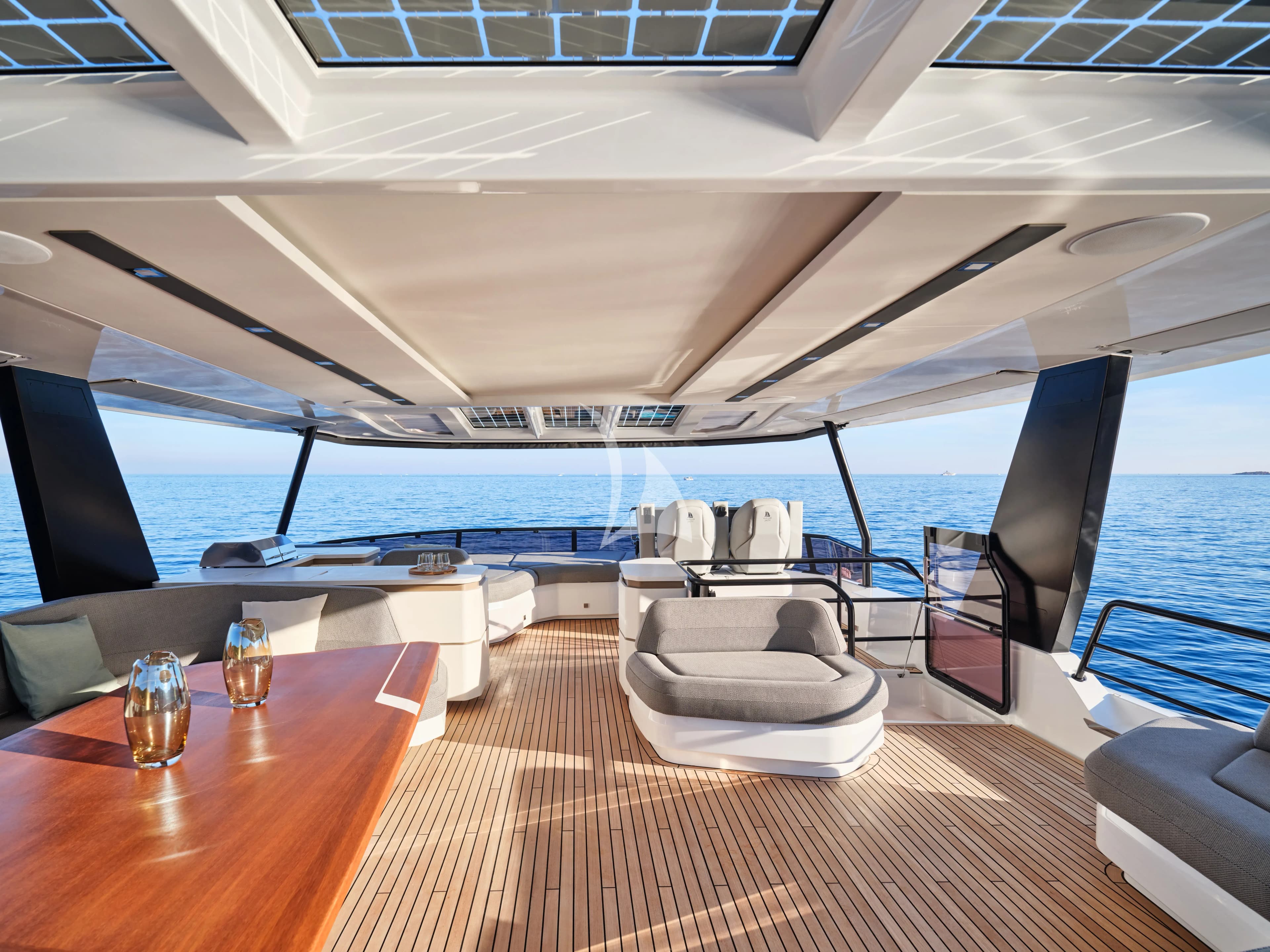 CHRISTAL MIO 80 – Exterior