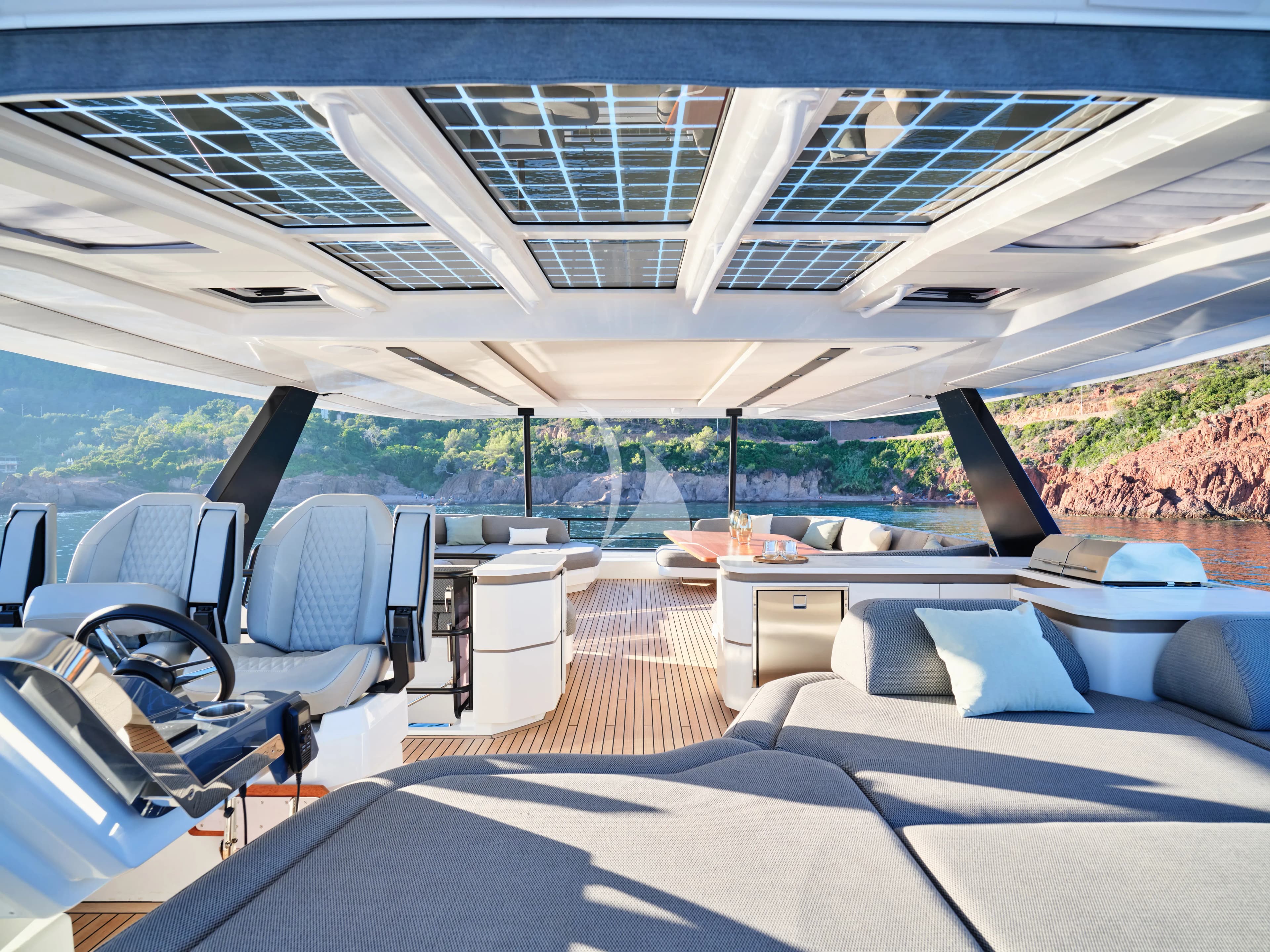 CHRISTAL MIO 80 – Exterior