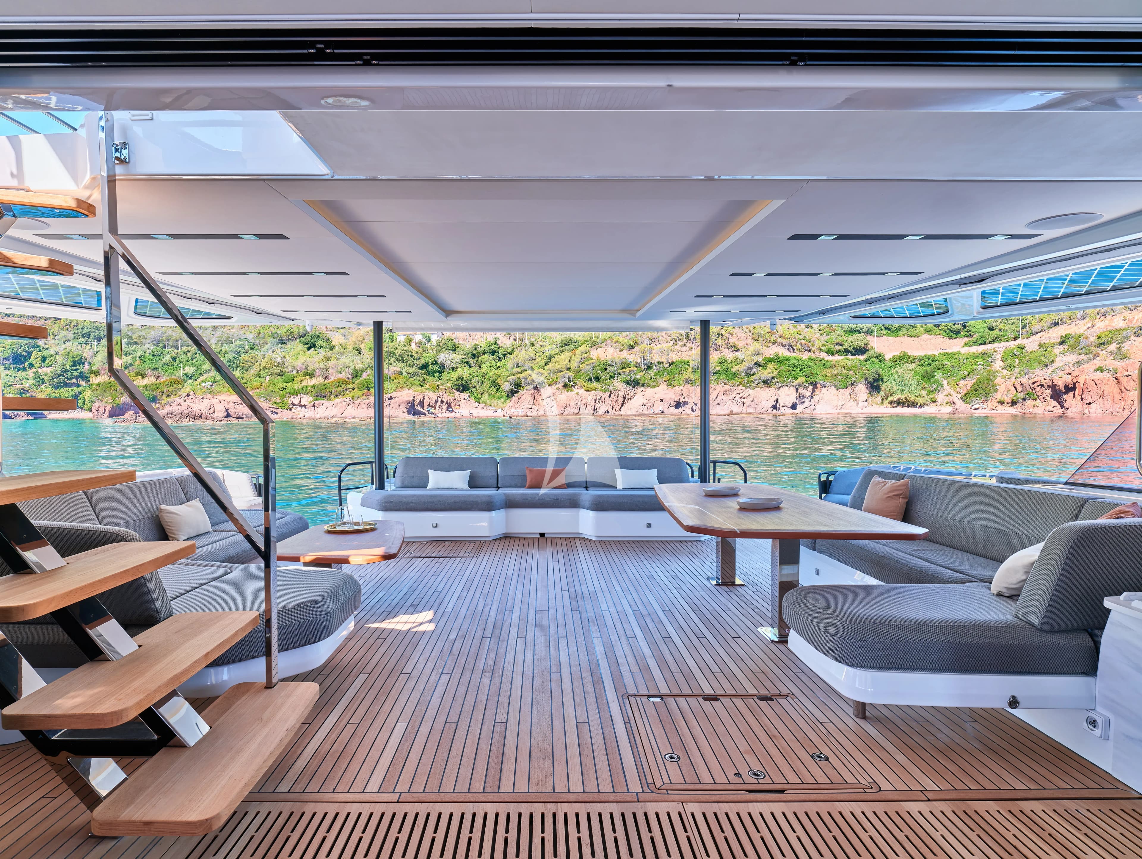 CHRISTAL MIO 80 – Exterior