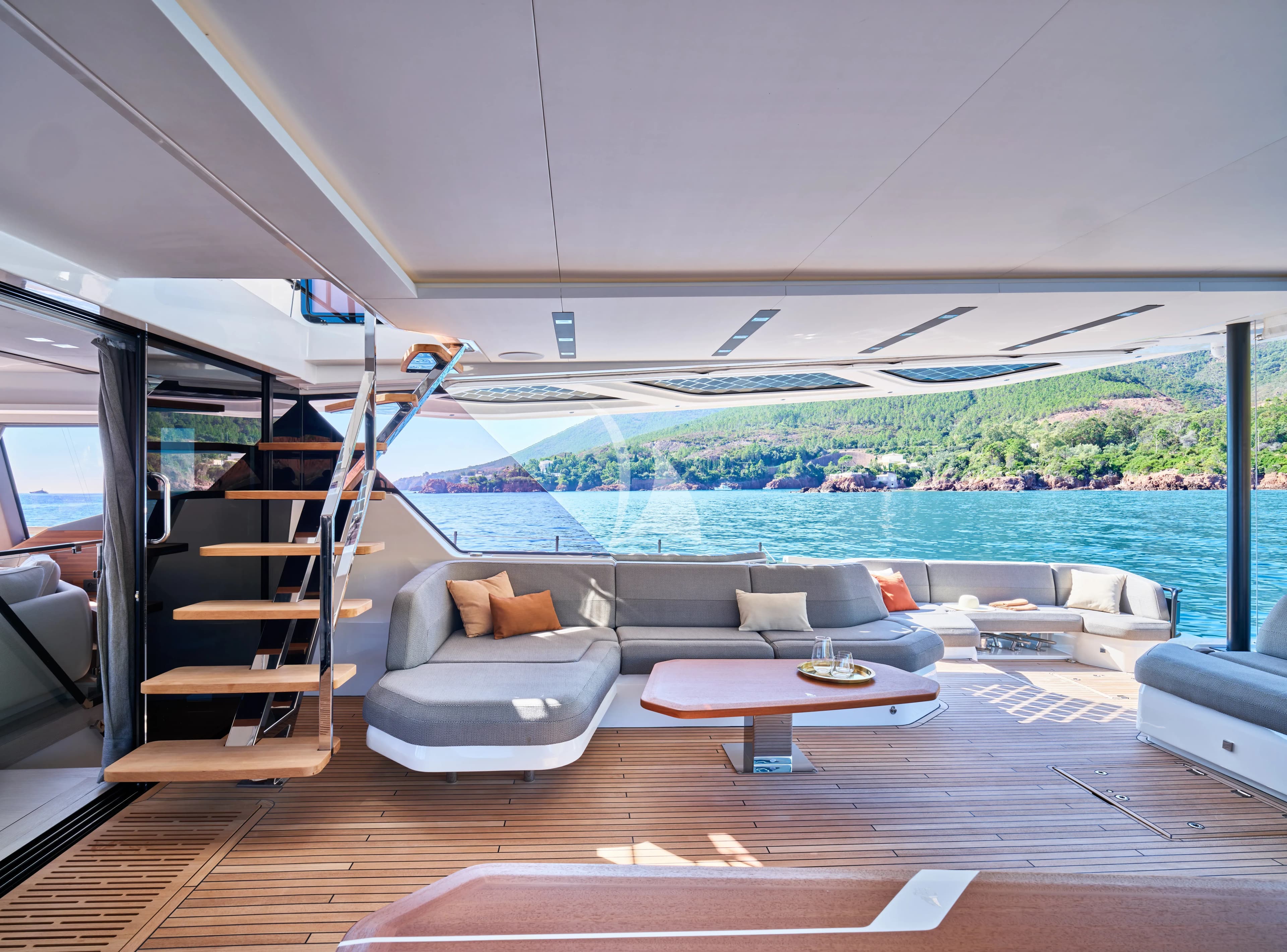 CHRISTAL MIO 80 – Exterior