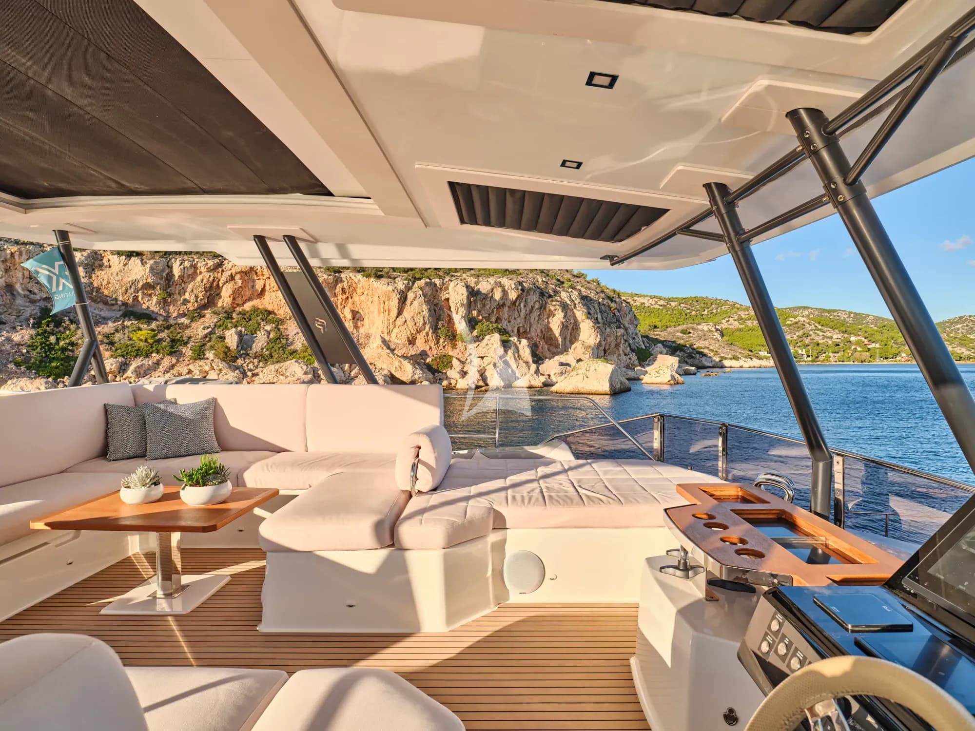 MAJESTY OF GREECE – Exterior