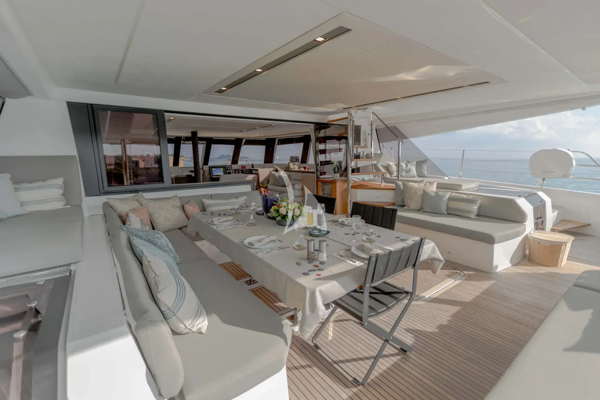 NAMASTE (SAMANA) – Exterior