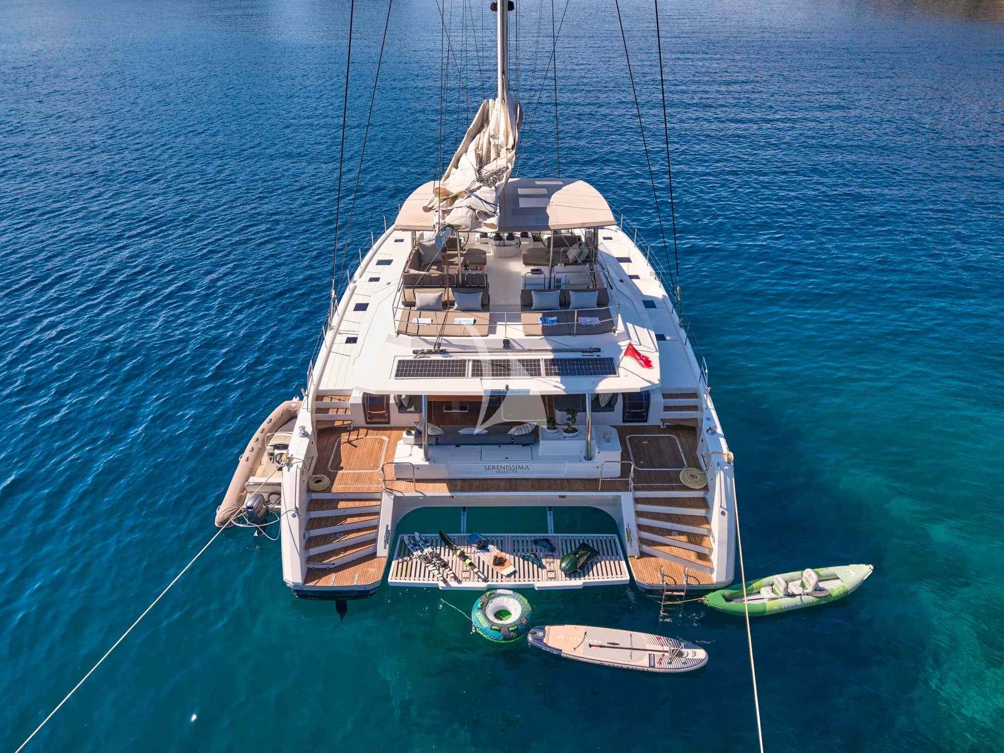 SERENISSIMA – Exterior