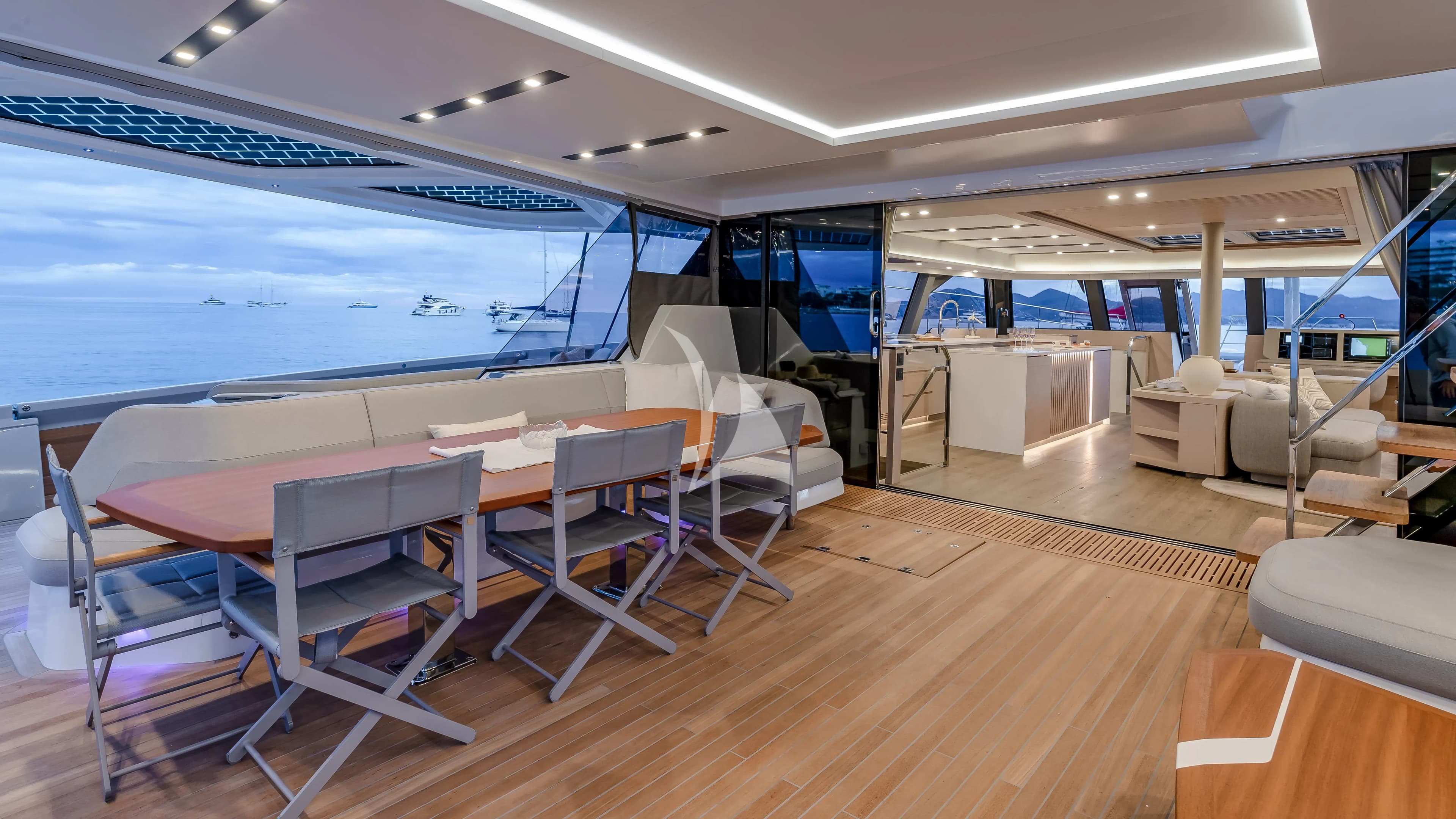 SERENISSIMA III – Exterior
