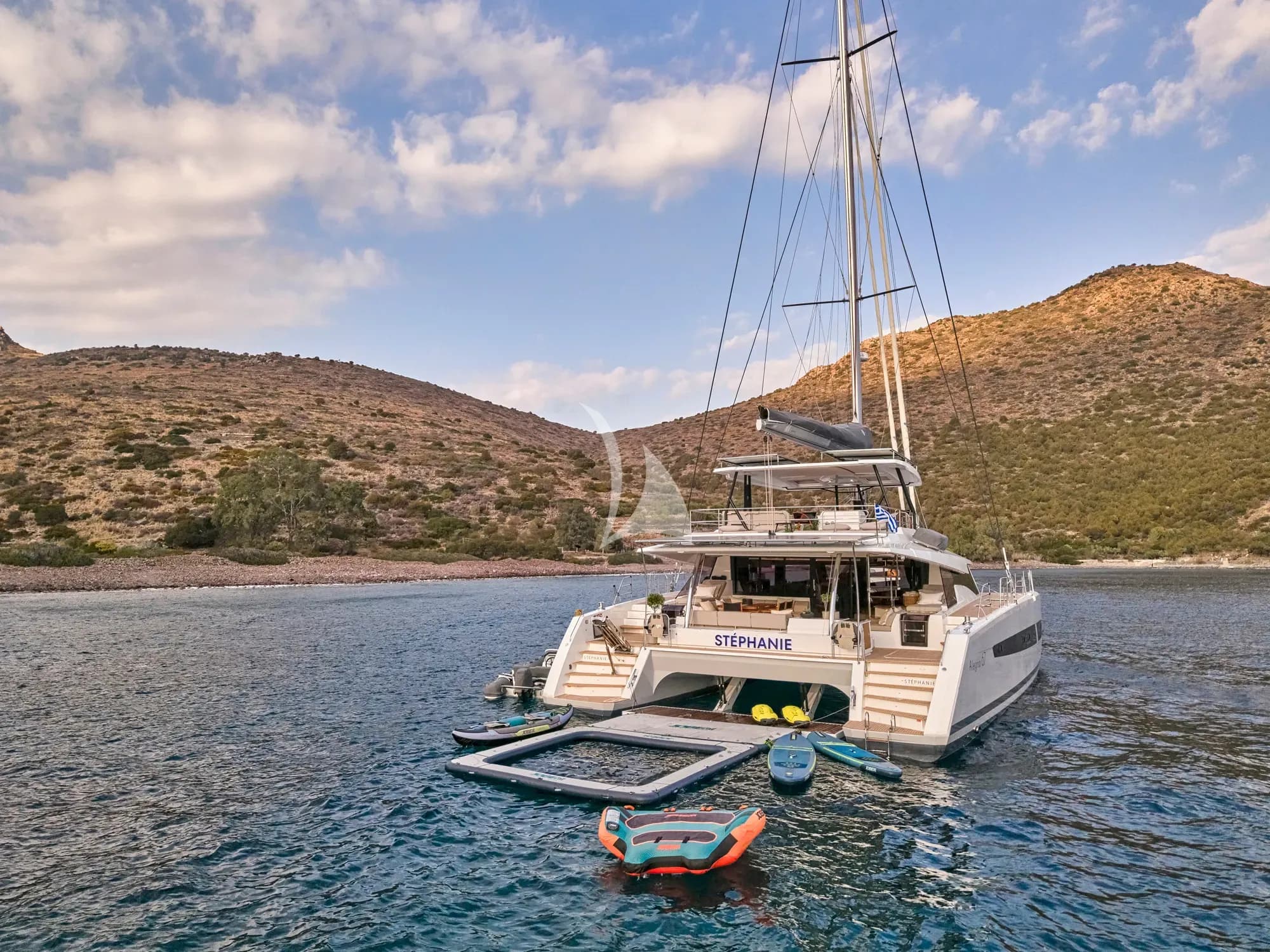 STEPHANIE – Exterior