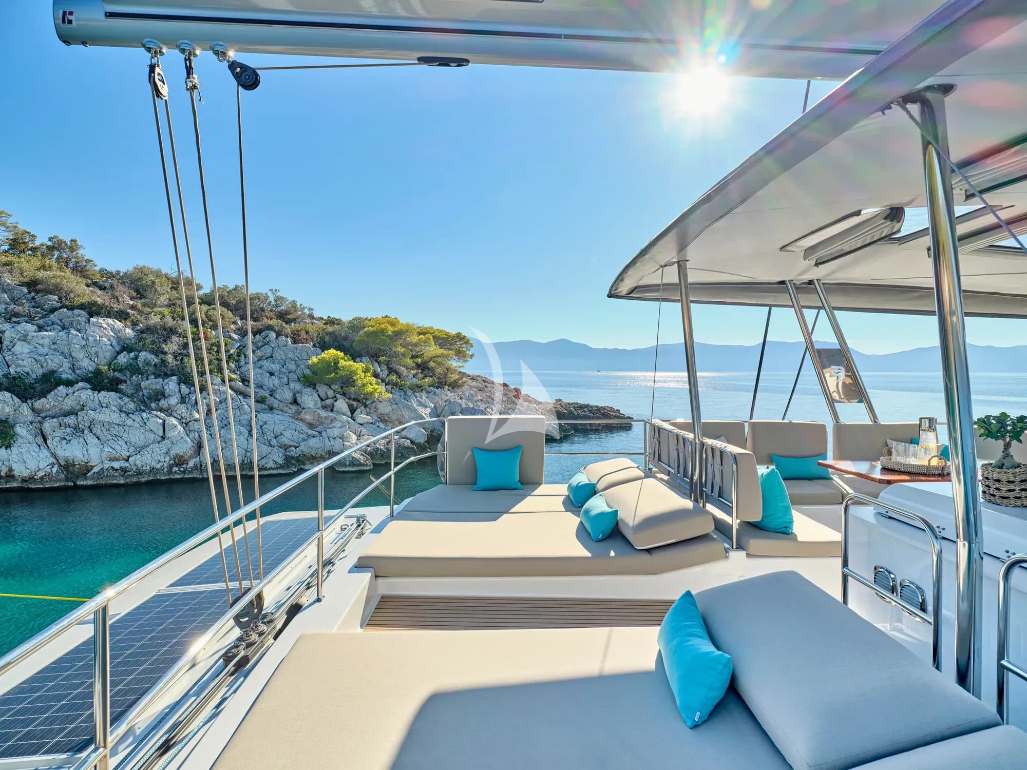 SUNMOON – Exterior