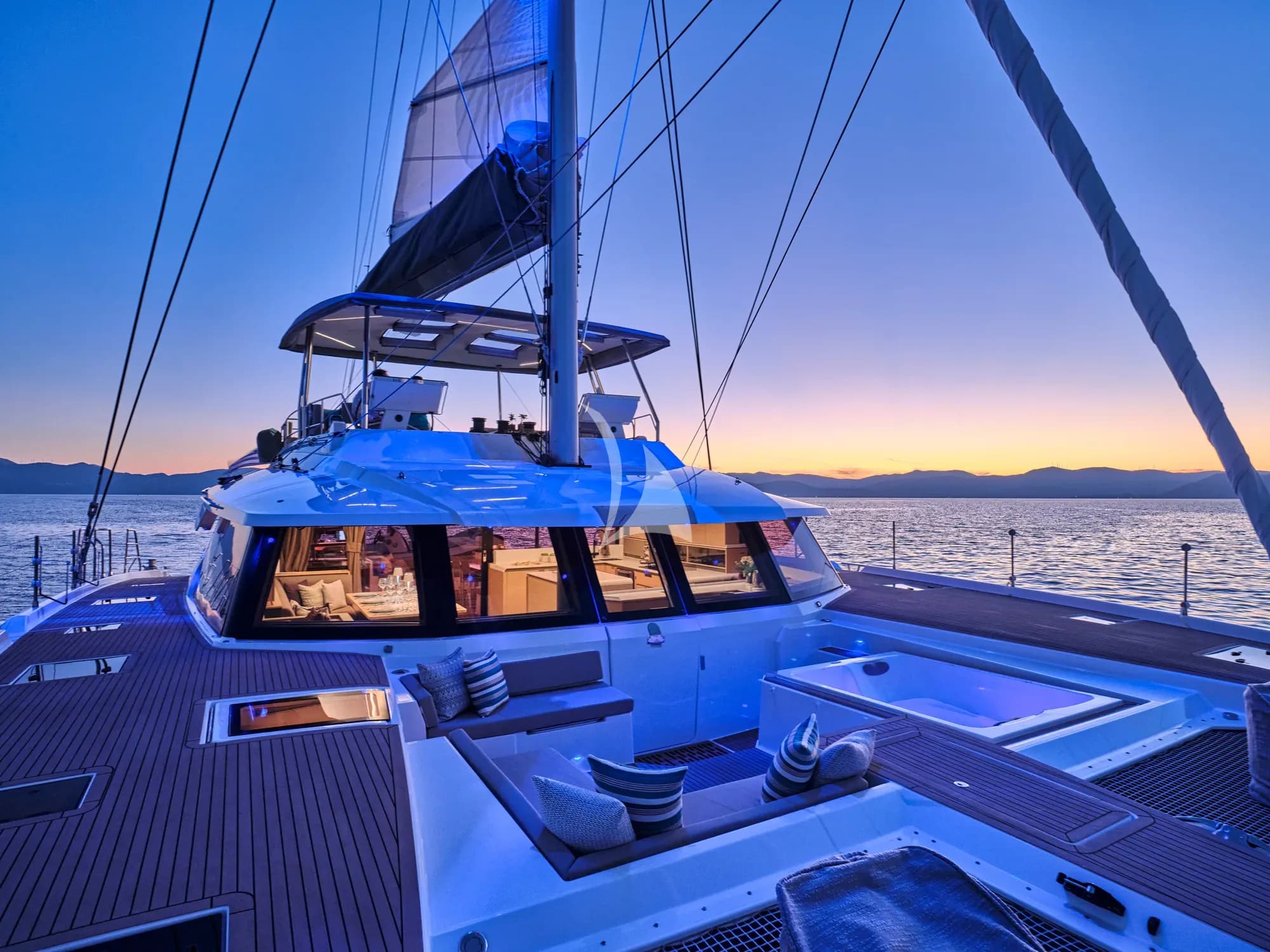 SUNMOON – Exterior