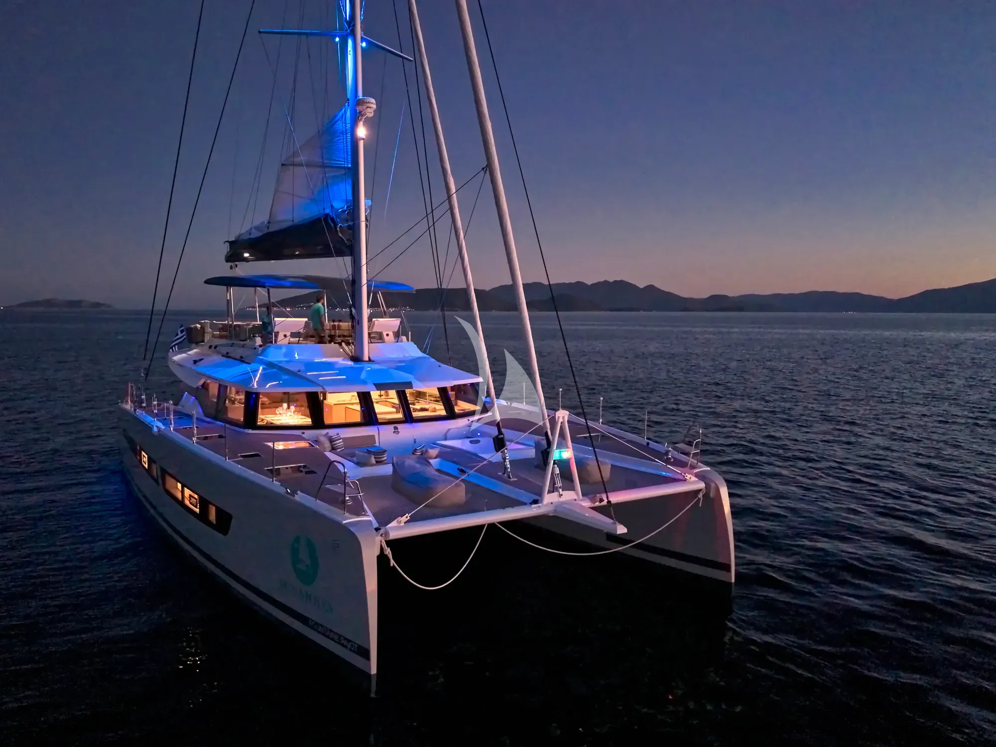 SUNMOON – Exterior