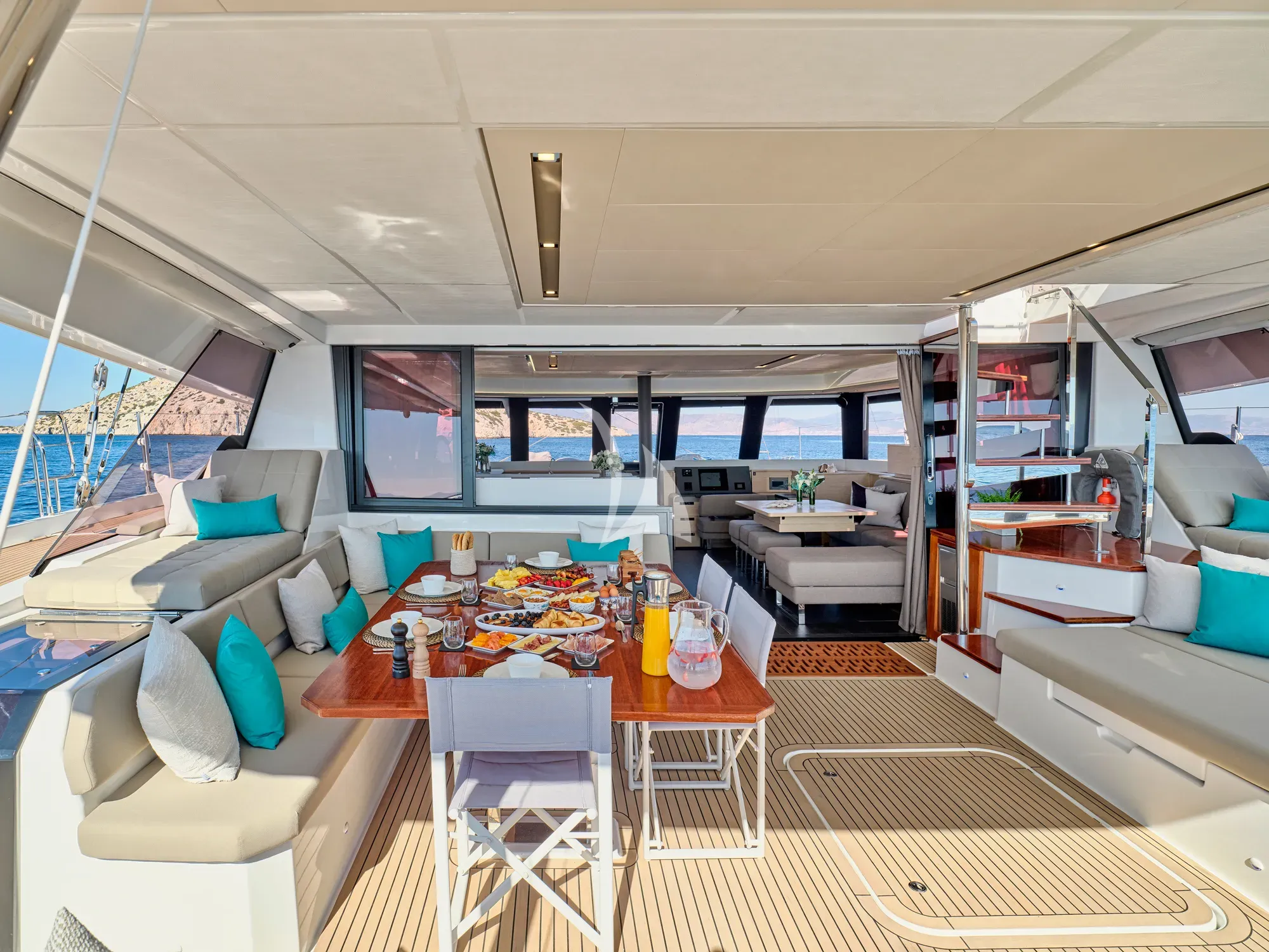 SUNMOON – Exterior