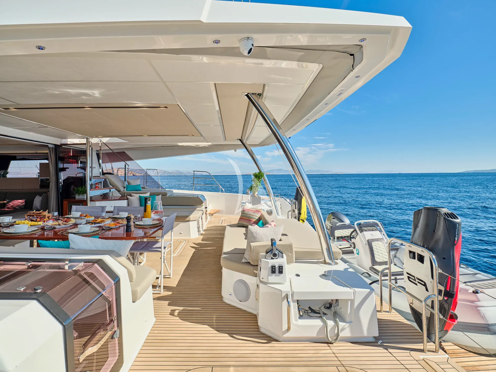 SUNMOON – Exterior