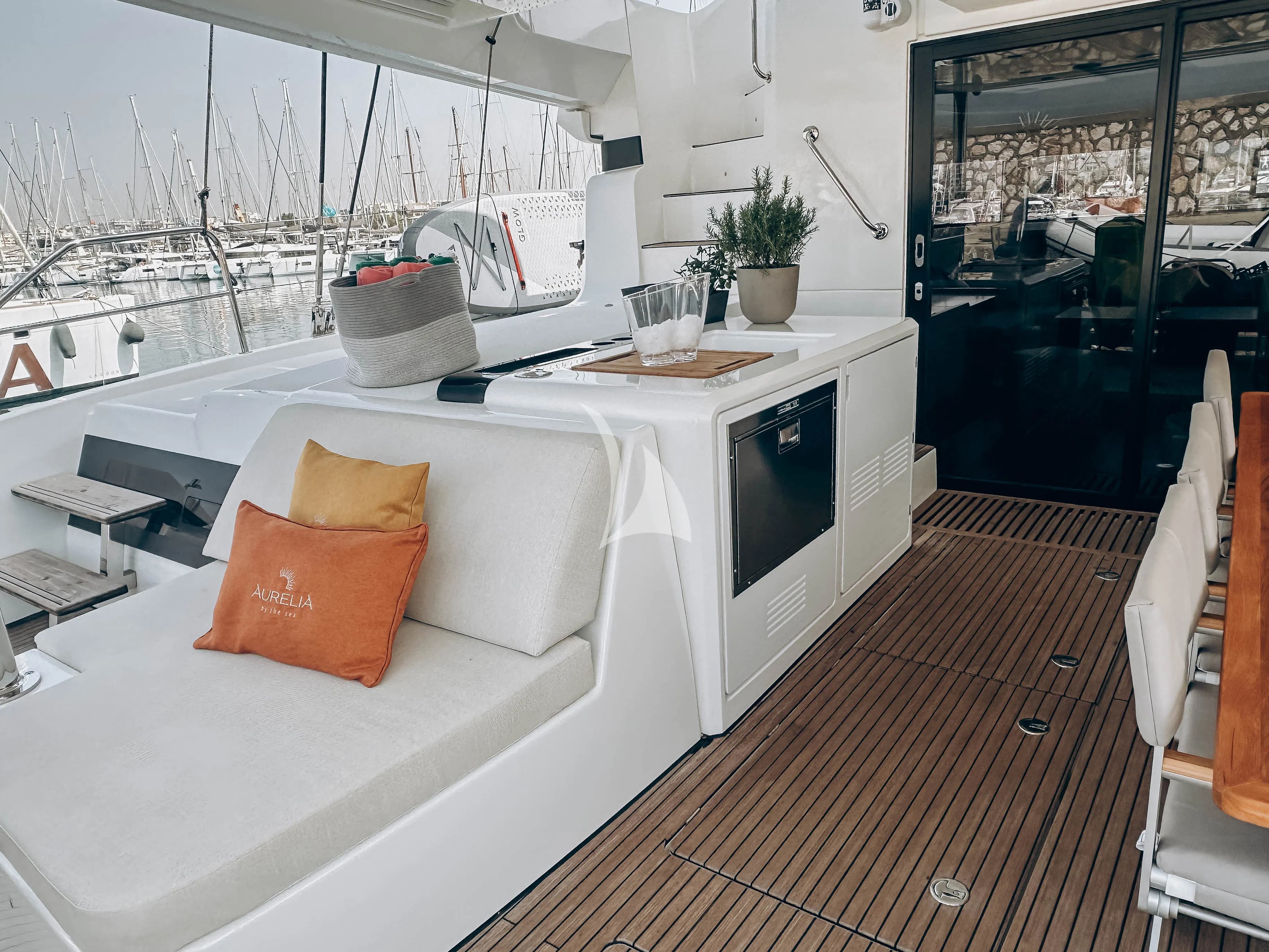 AURELIA – Exterior