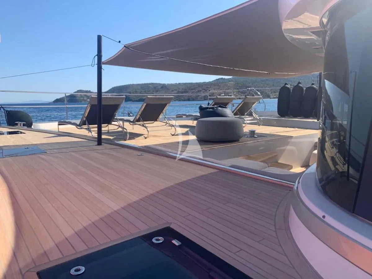 JUST MARIE 2 – Exterior
