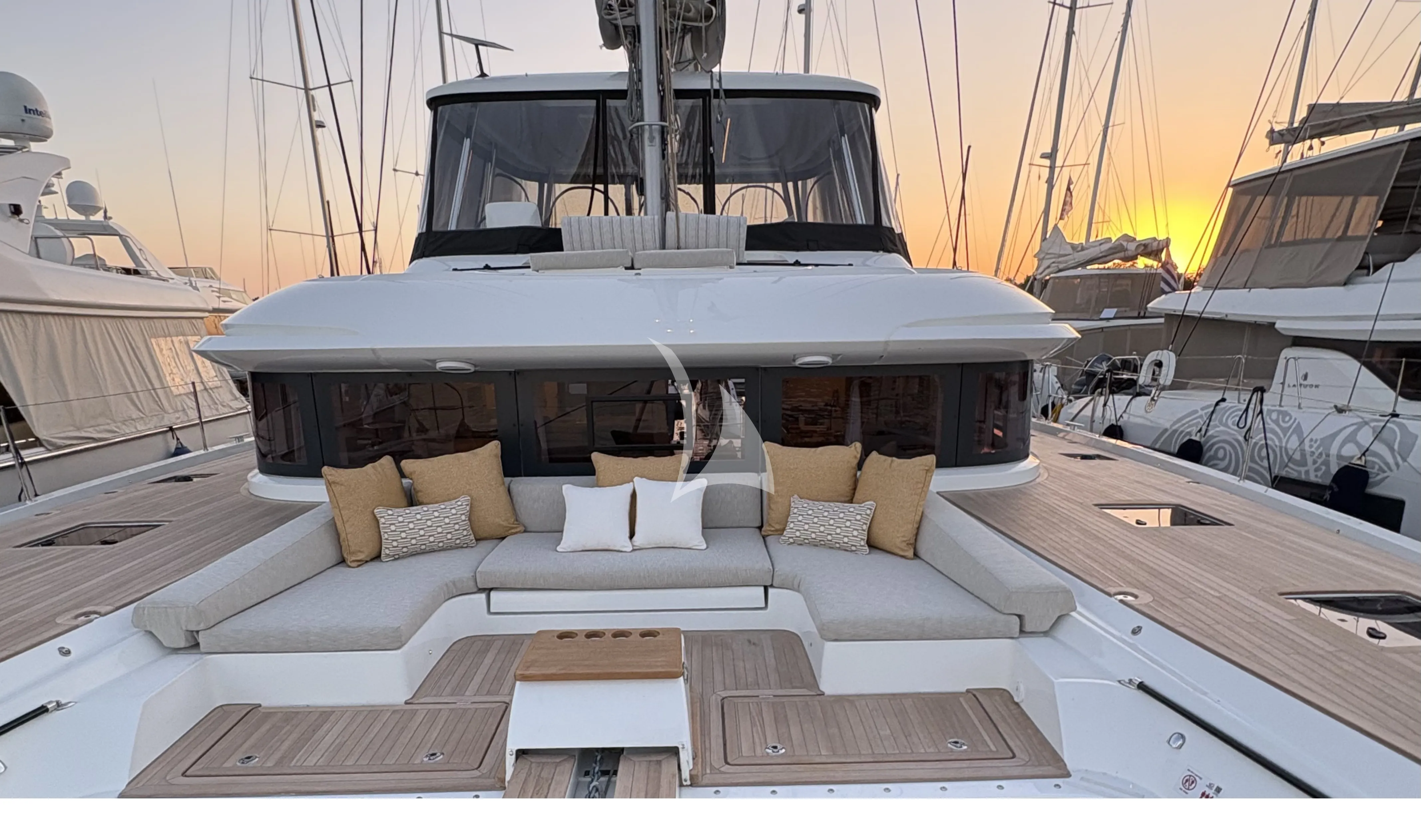 LULU – Exterior