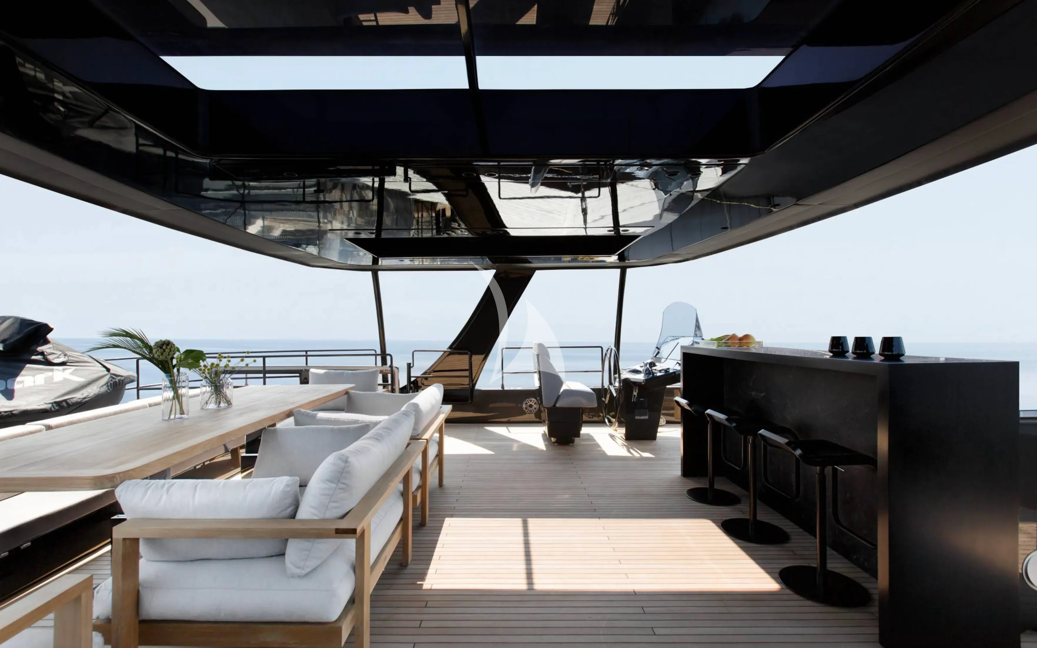 GRAYONE – Exterior