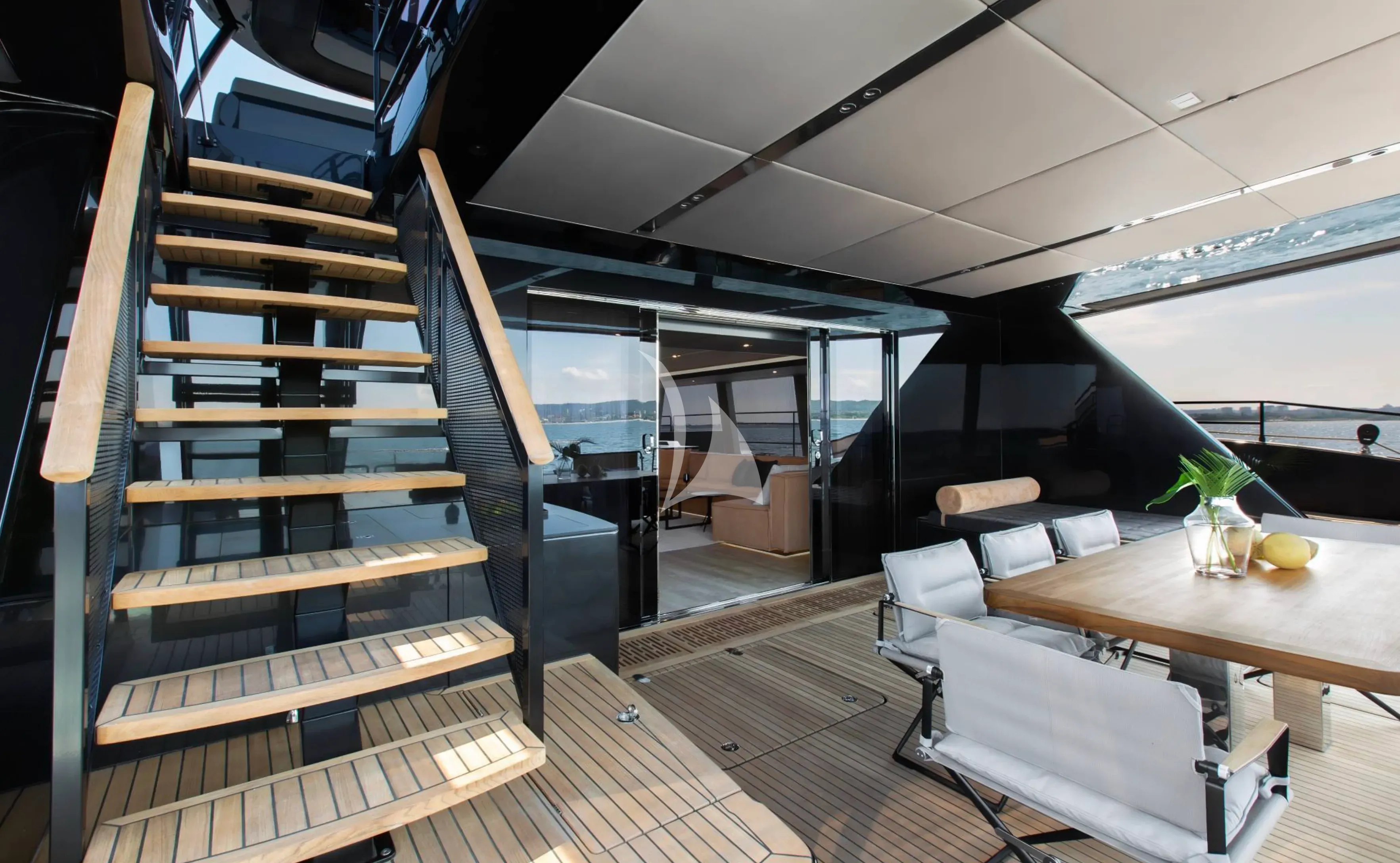 GRAYONE – Exterior