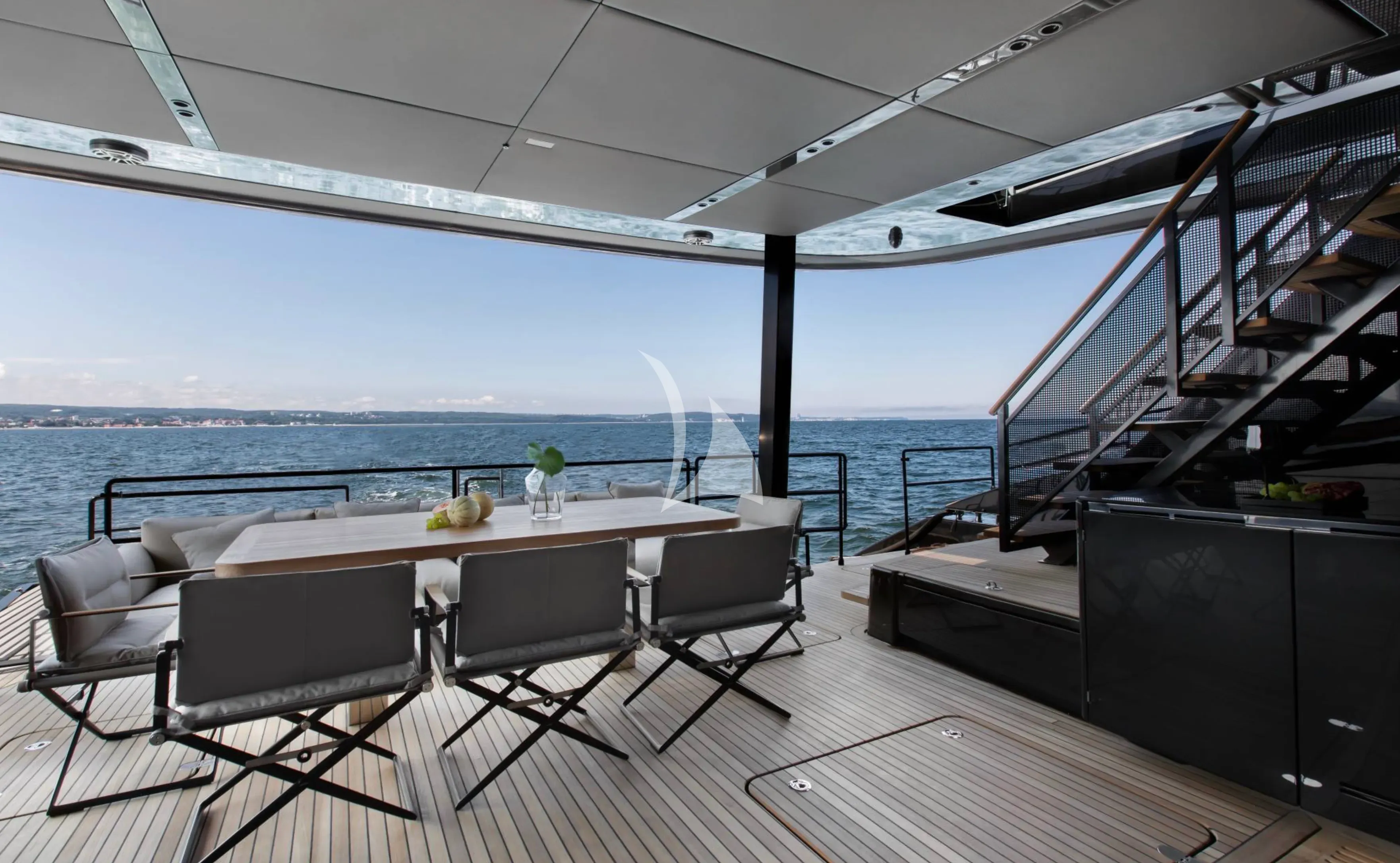 GRAYONE – Exterior