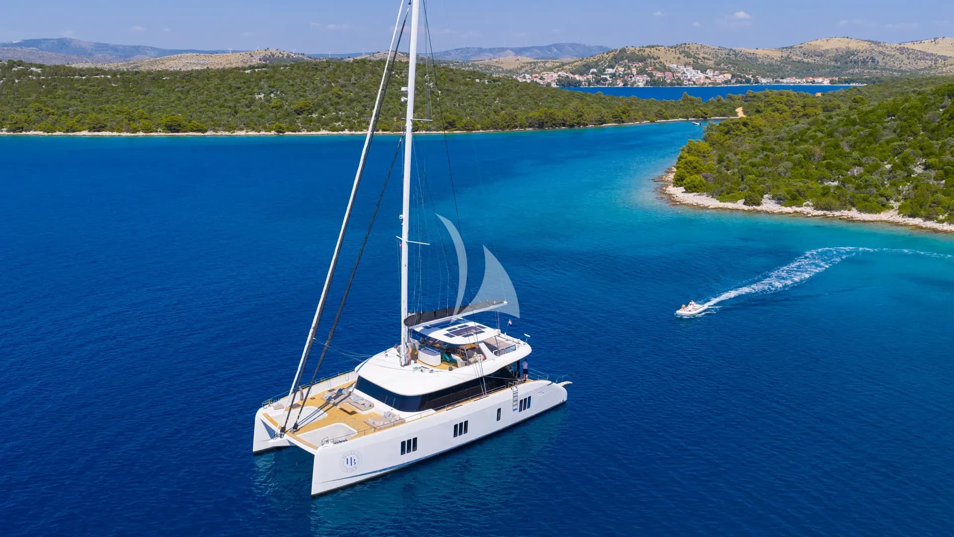 HONEYBIRD – Sunreef Yachts