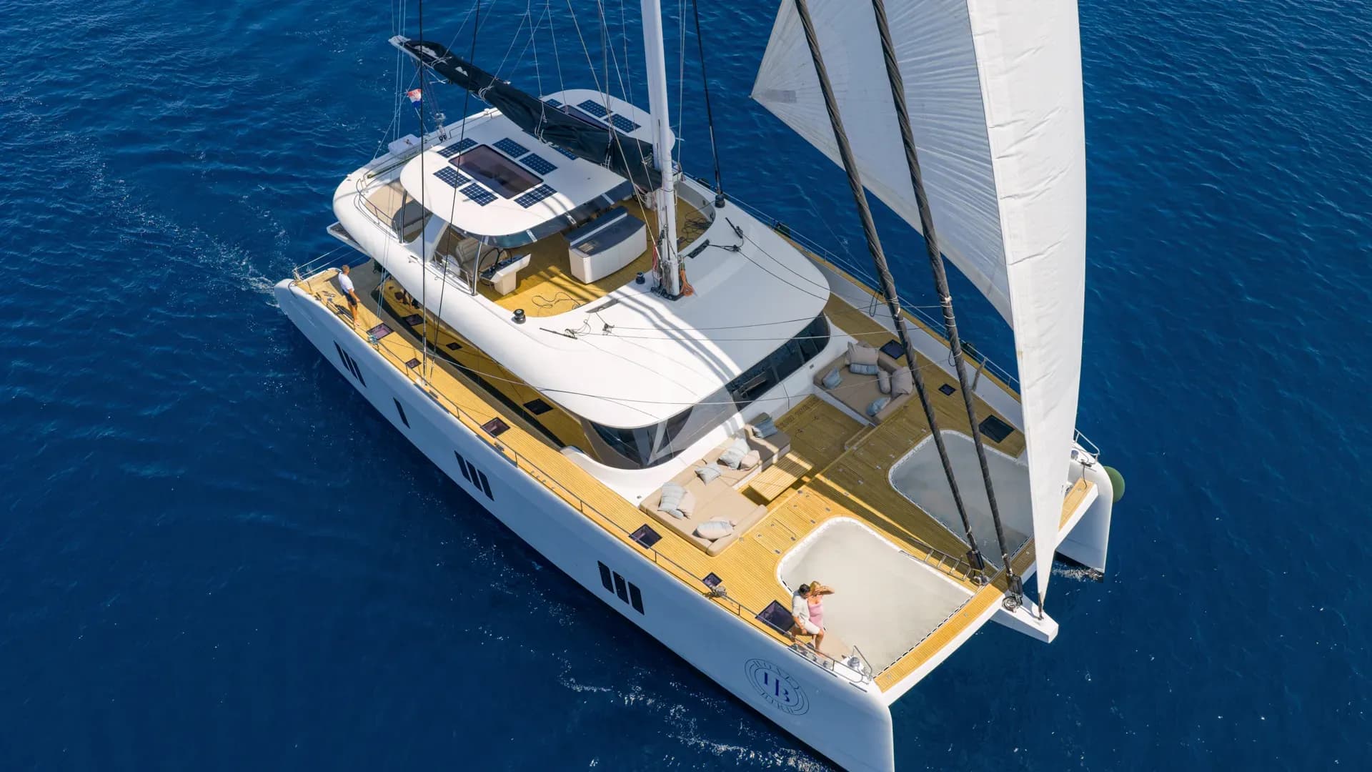 HONEYBIRD – Exterior