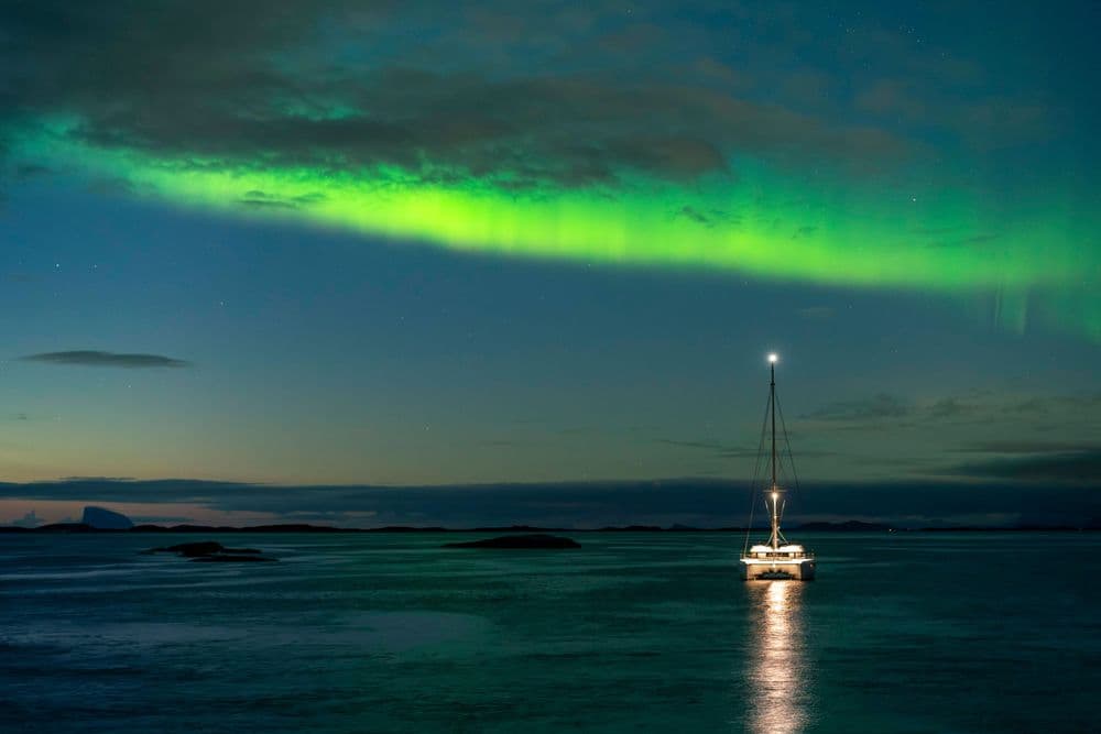 nordvær norway northern lights over the sea