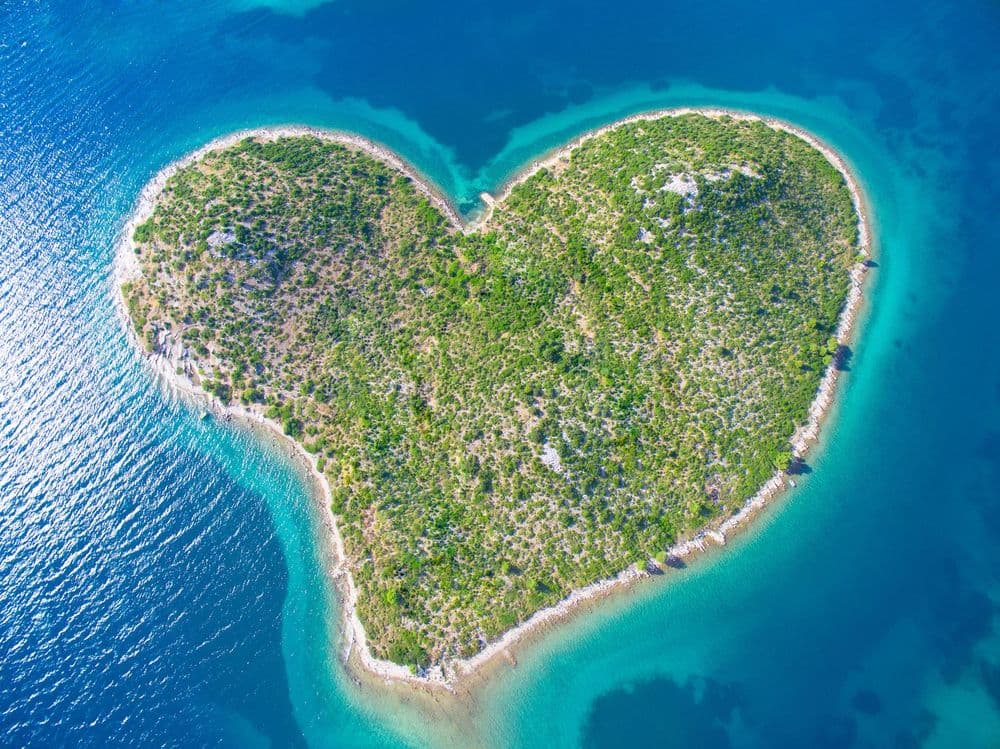 galesnjak island heart shape croatia