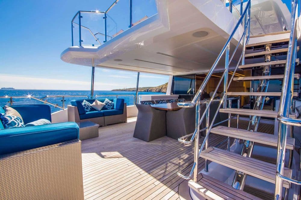 lulu exterior sitting area and stairs