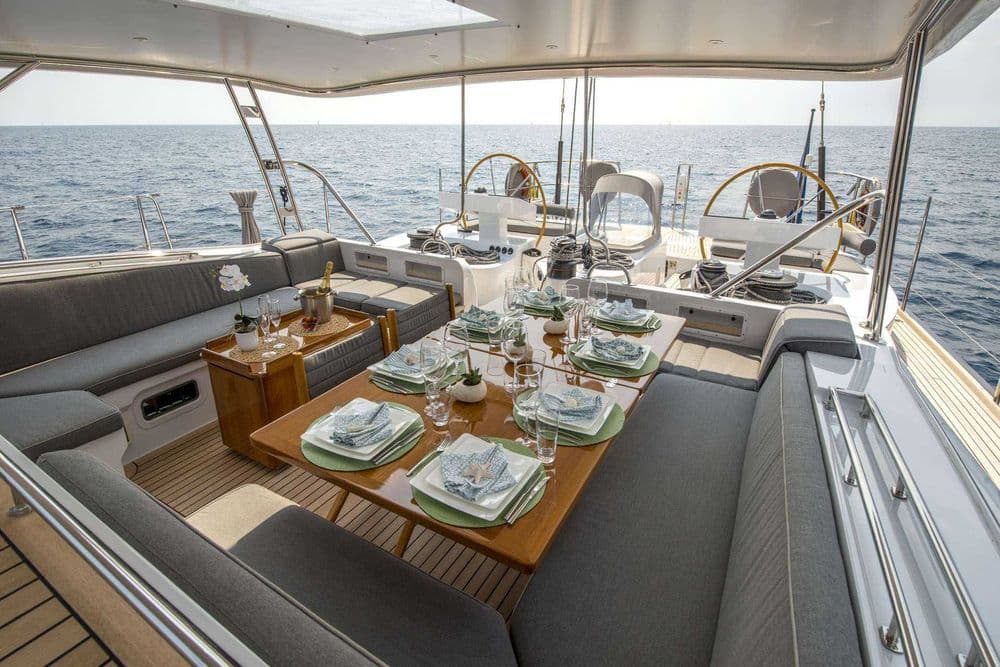 sy lady 8 exterior dining area