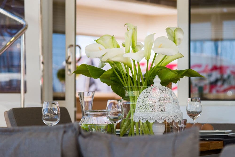 adriatic queen 55 interior table set up