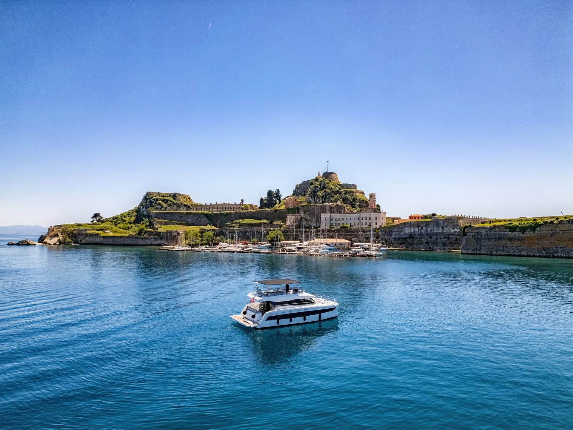 Nefeli – Fountaine Pajot
