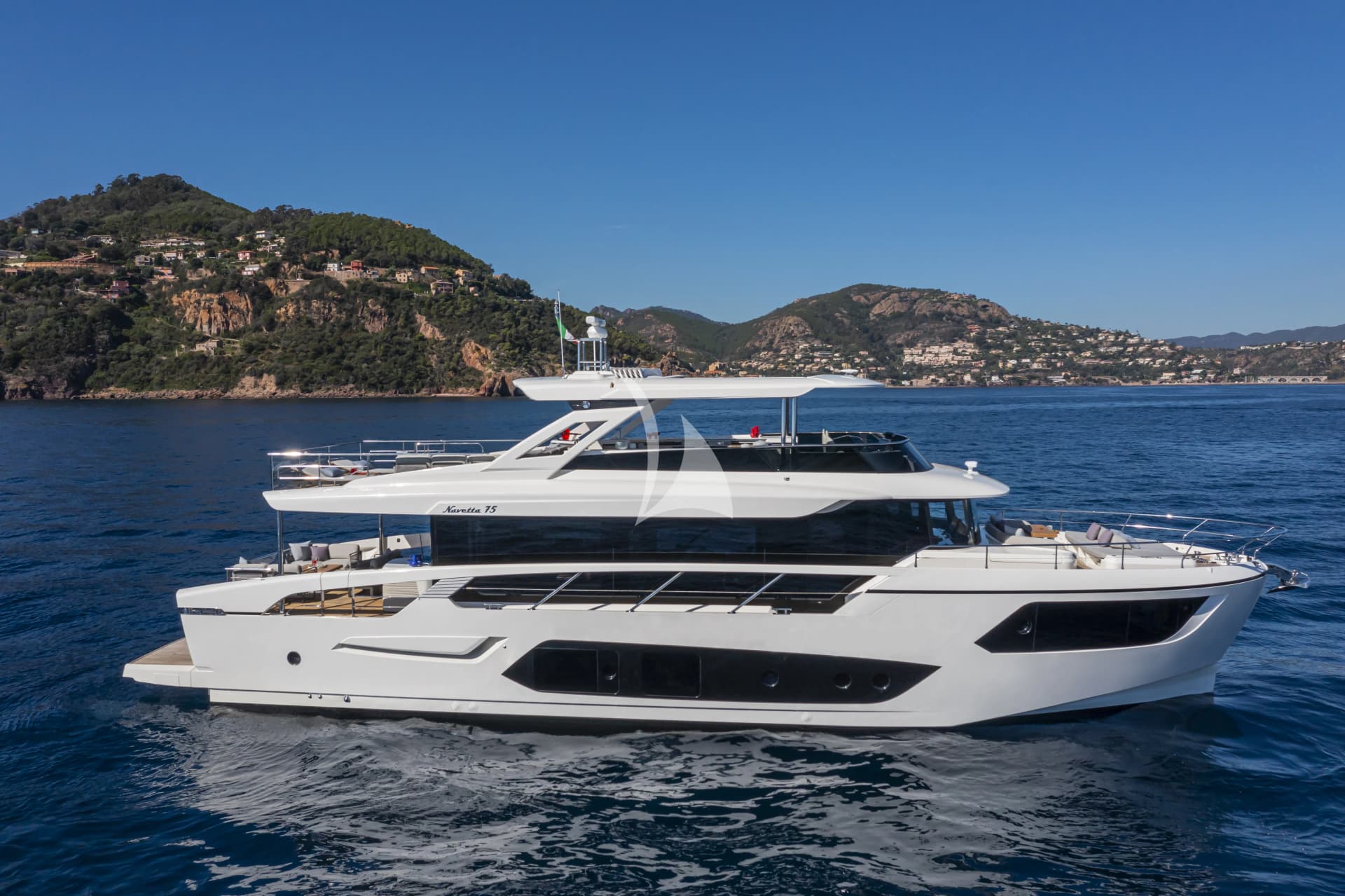 AZUR – Absolute Yachts