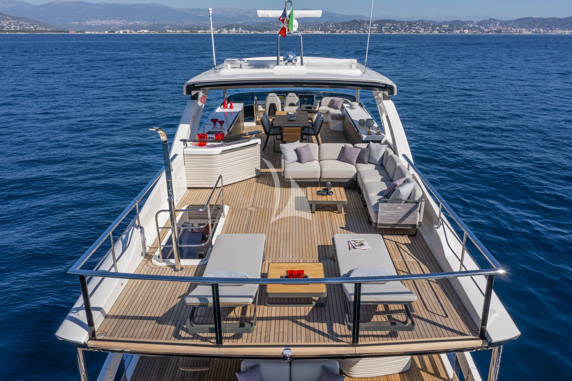 AZUR – Exterior