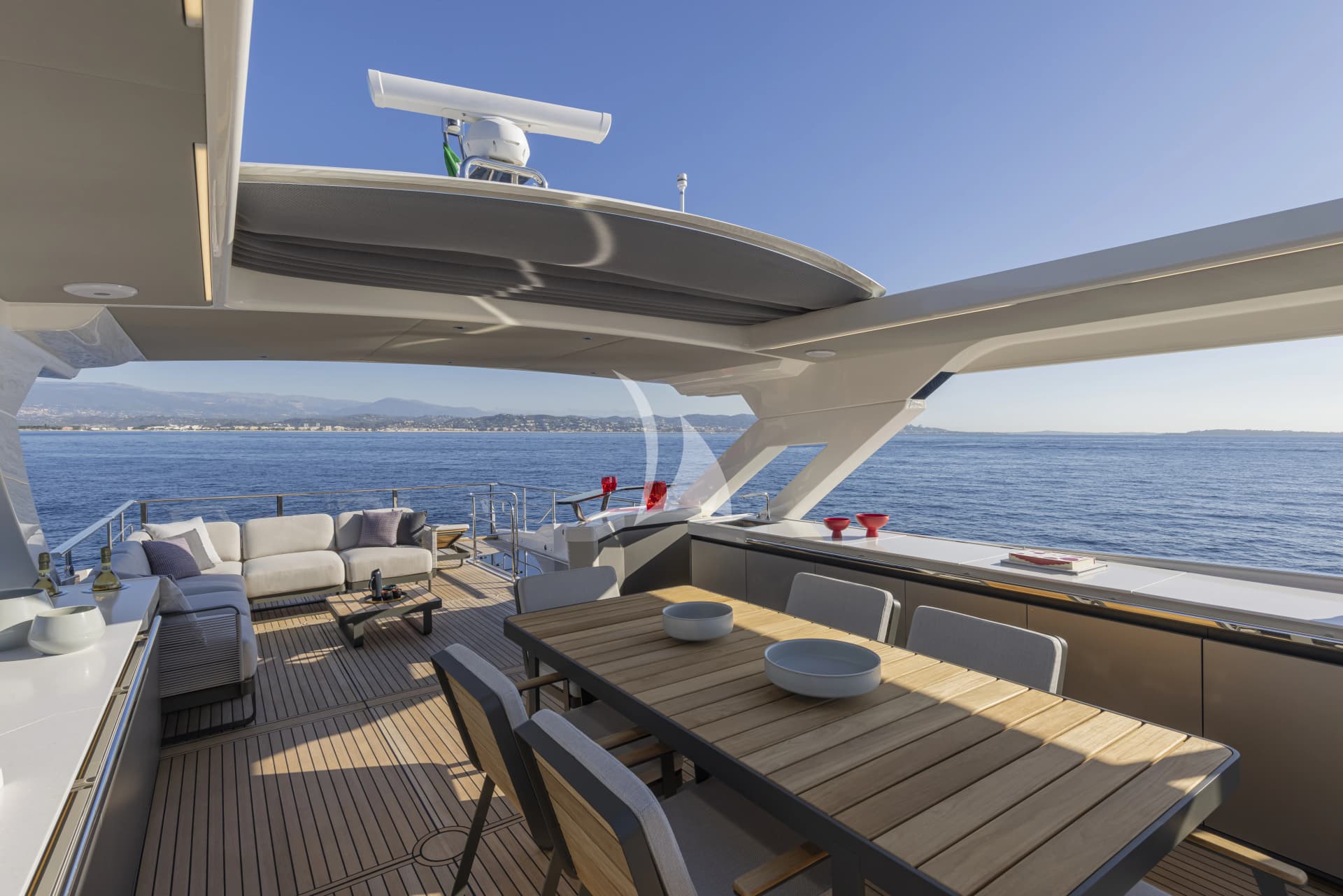 AZUR – Exterior