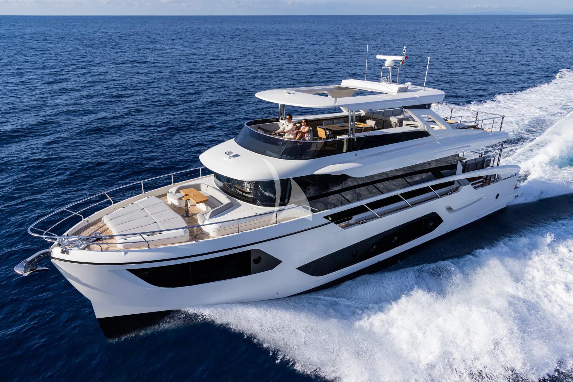 AZUR – Exterior