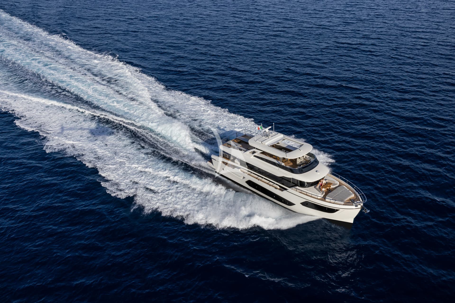 AZUR – Exterior