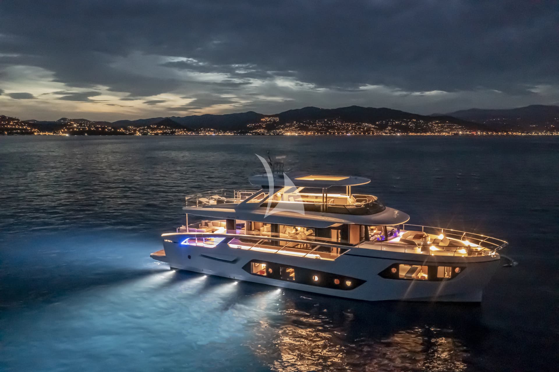 AZUR – Exterior
