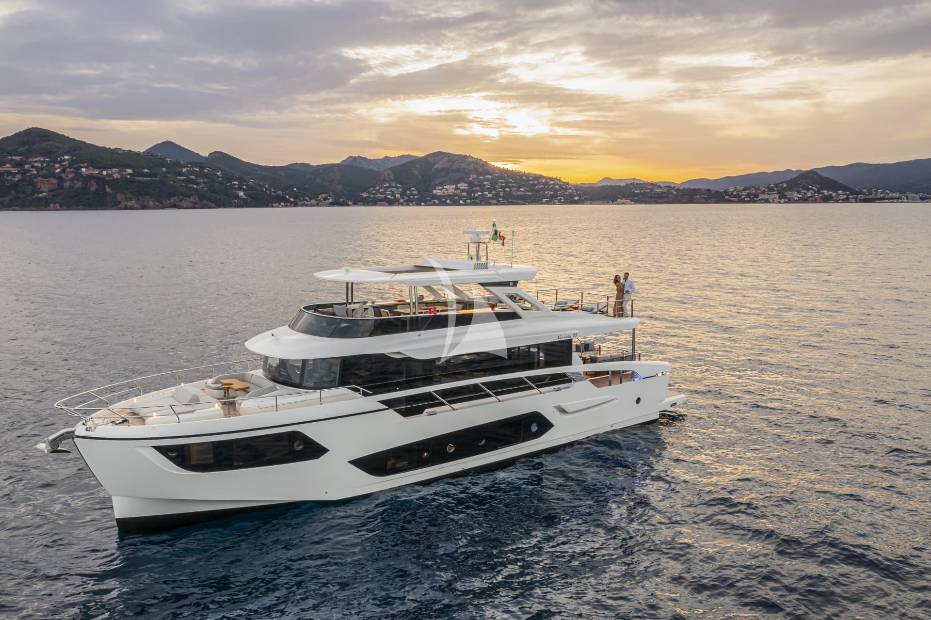 AZUR – Exterior