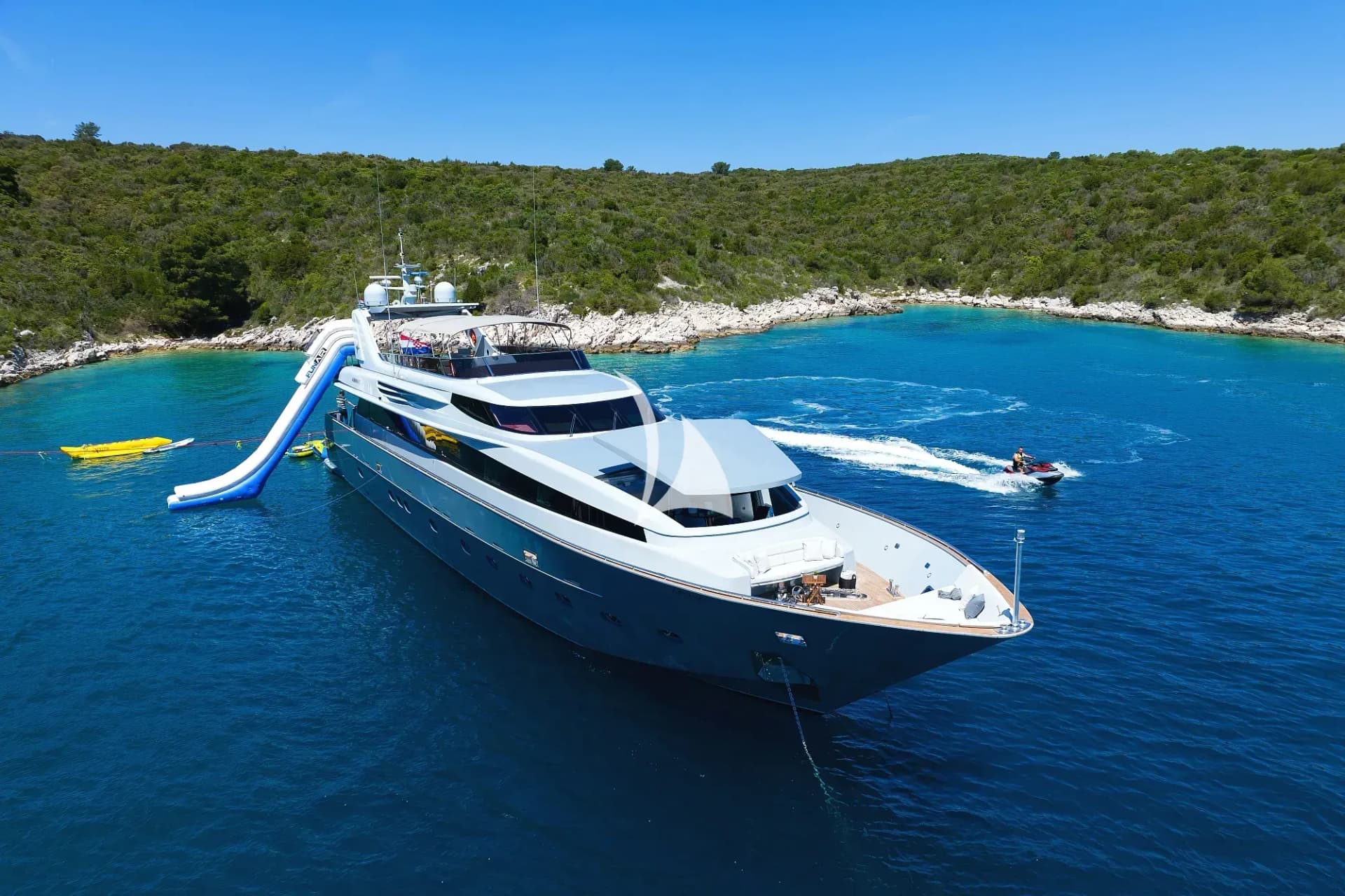 ANAVI – Exterior