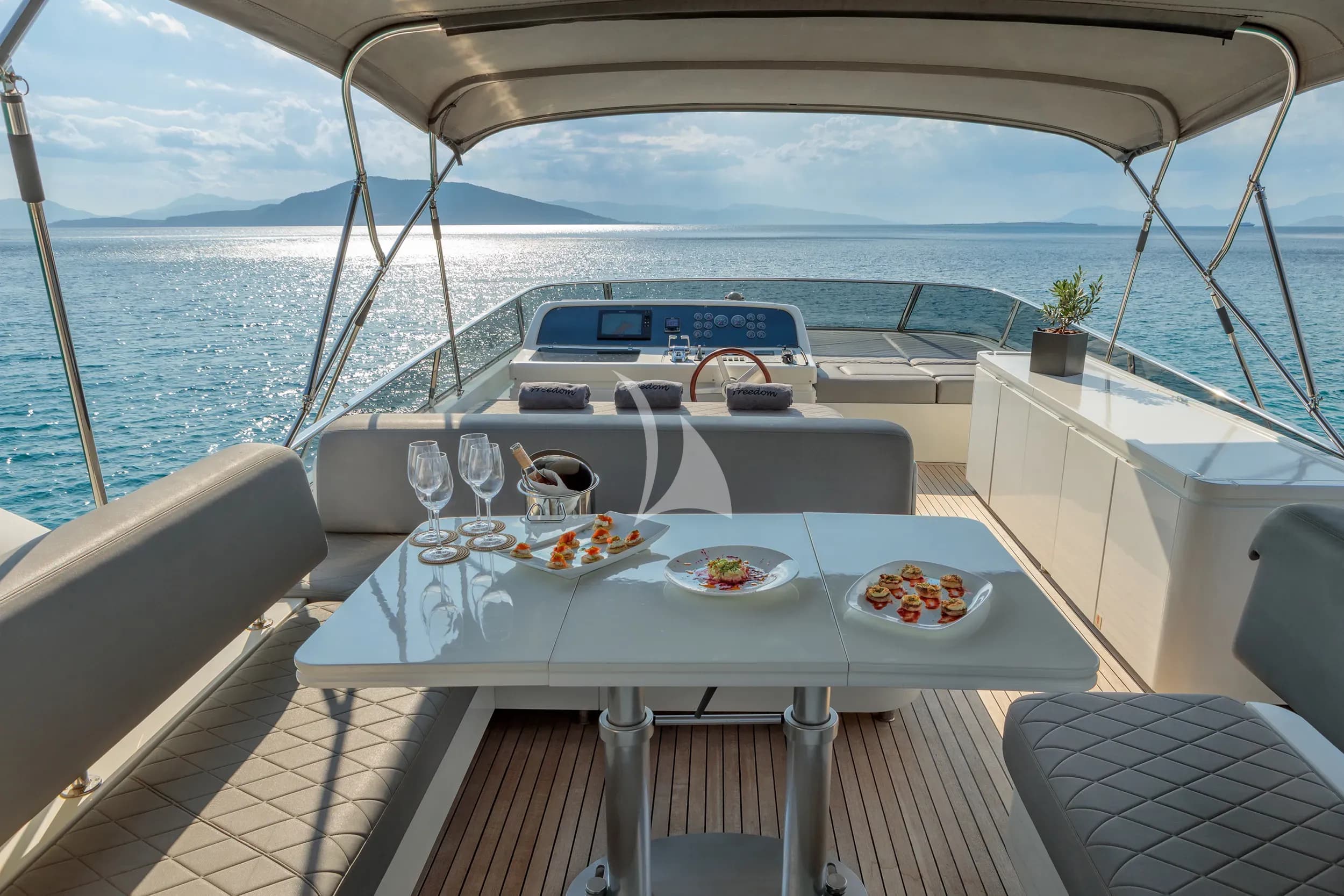 FREEDOM – Exterior