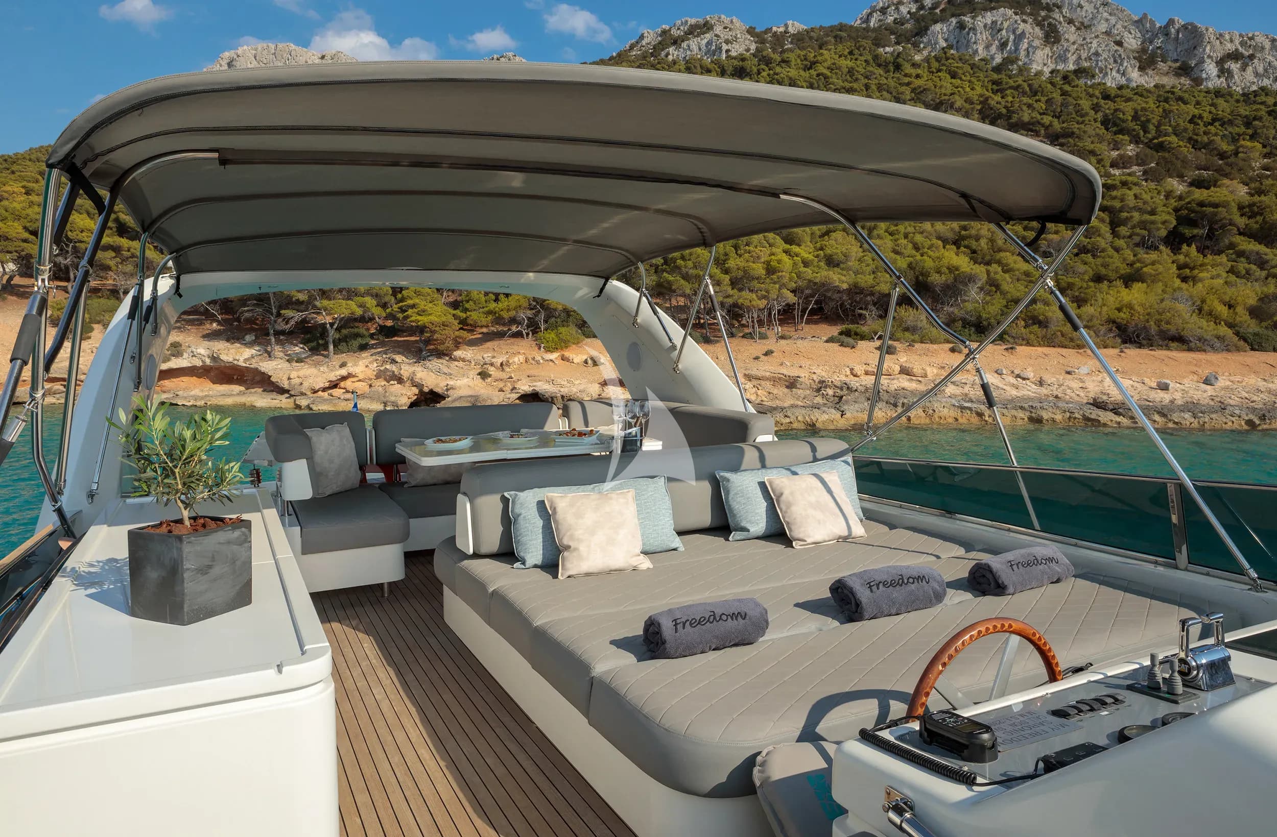 FREEDOM – Exterior