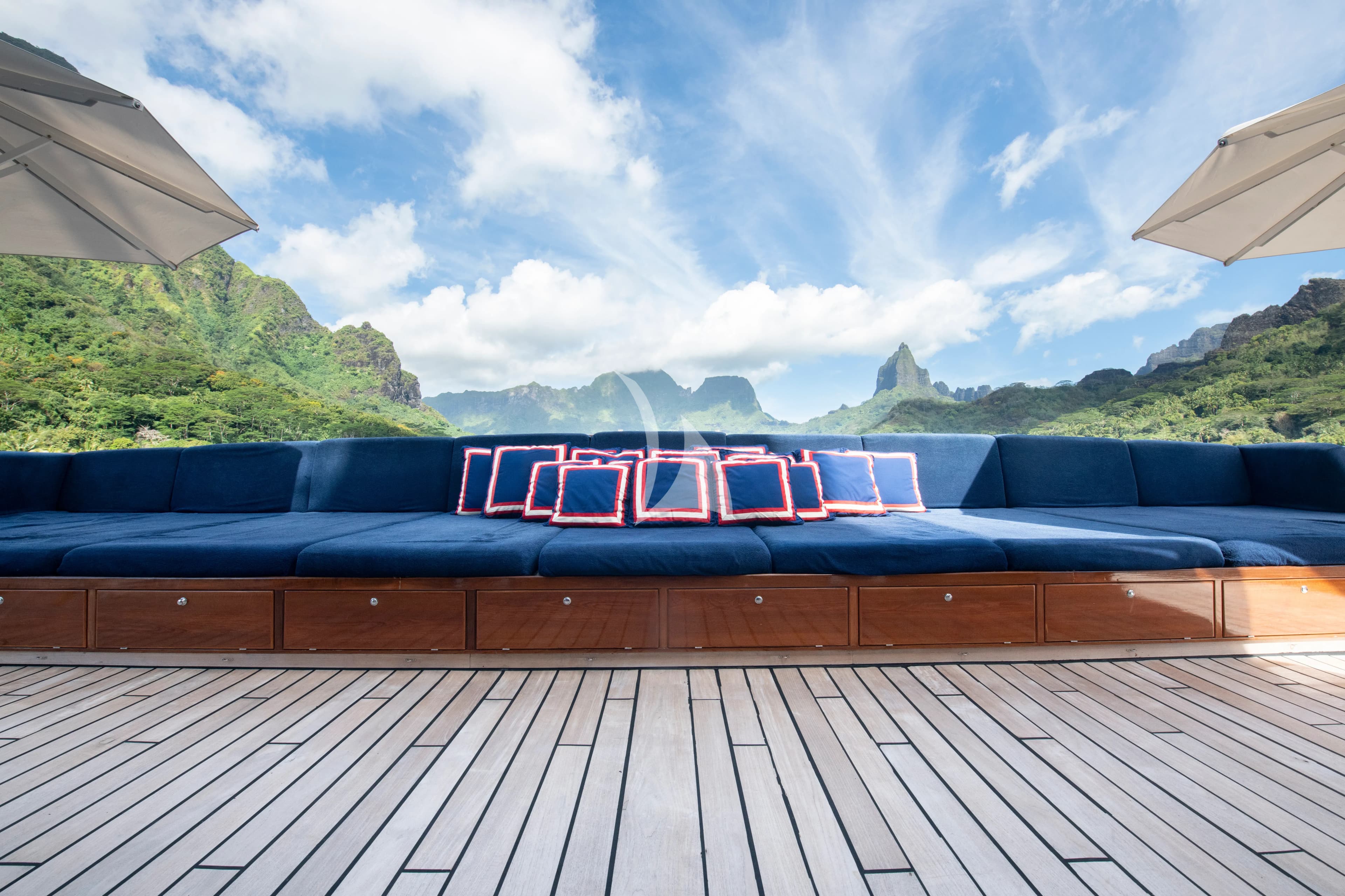 ARCTIC – Exterior