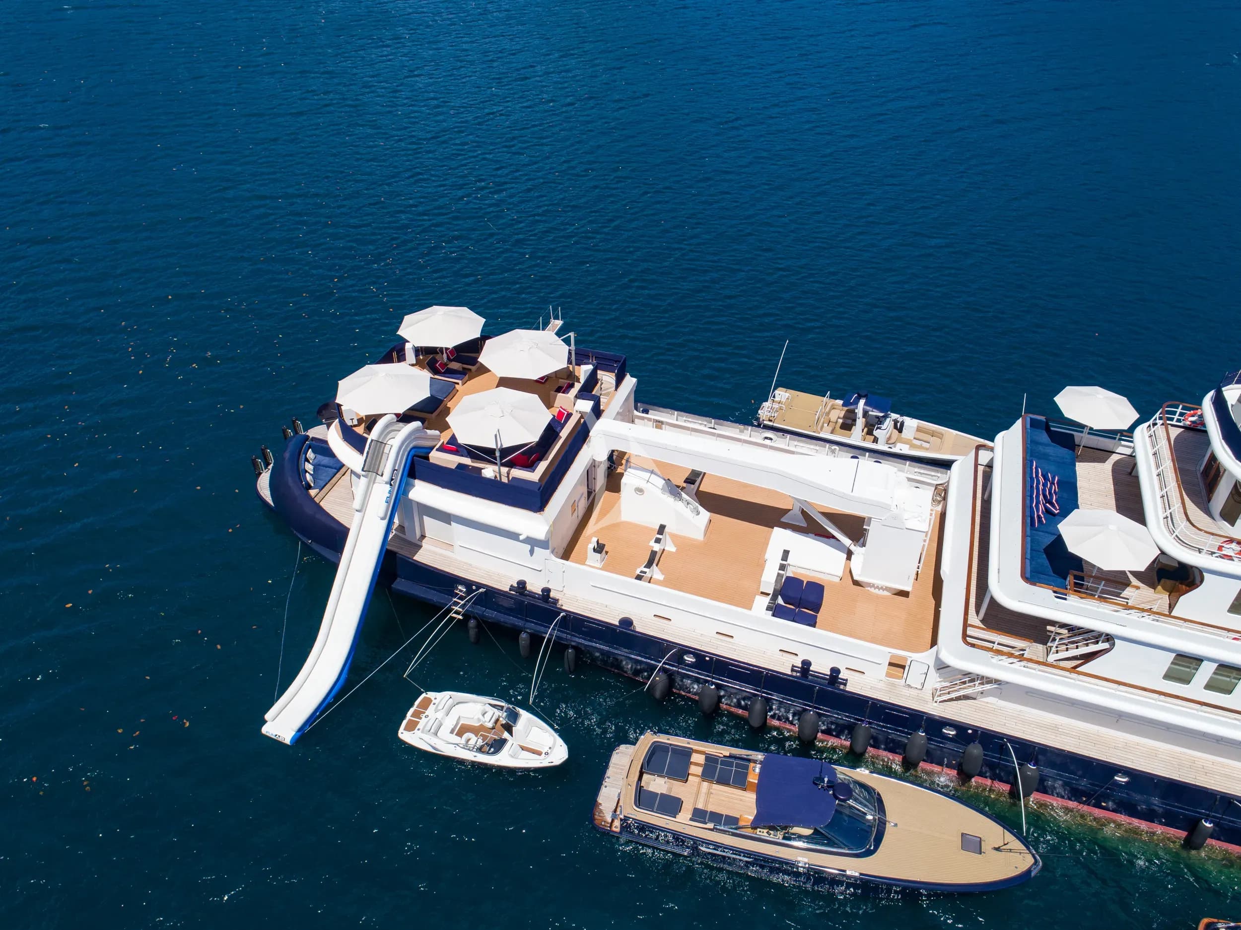 ARCTIC – Exterior