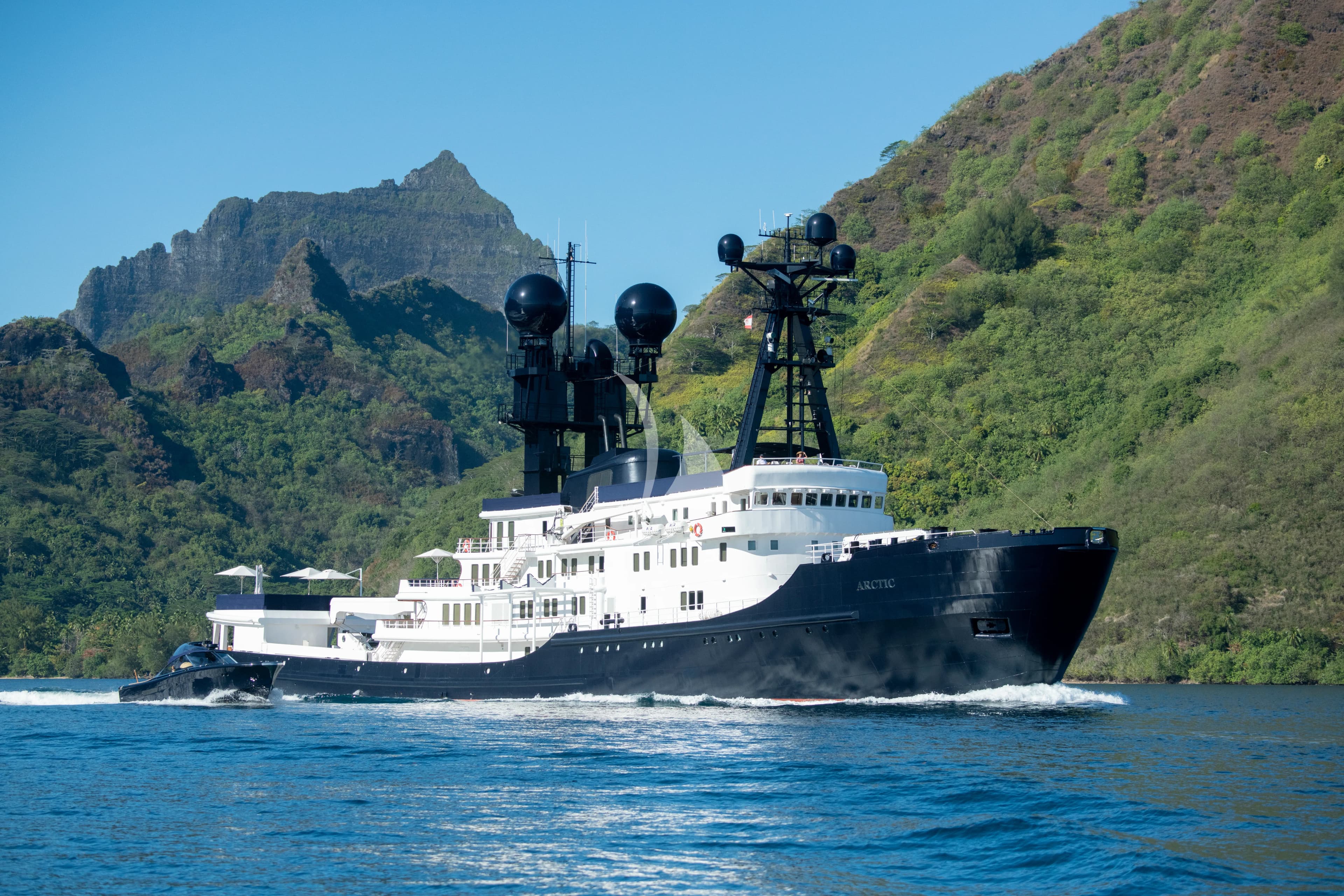 ARCTIC – Exterior