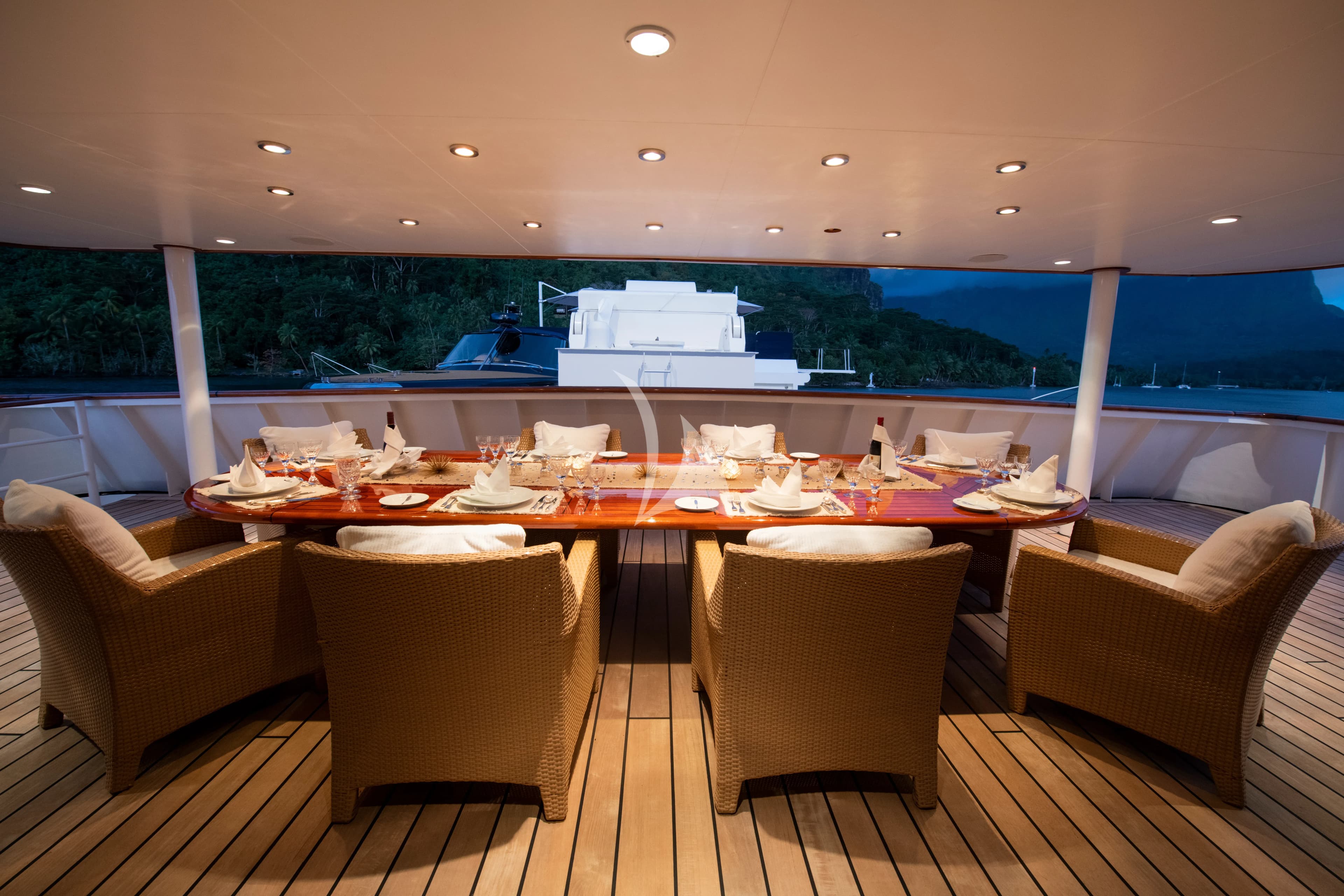 ARCTIC – Exterior