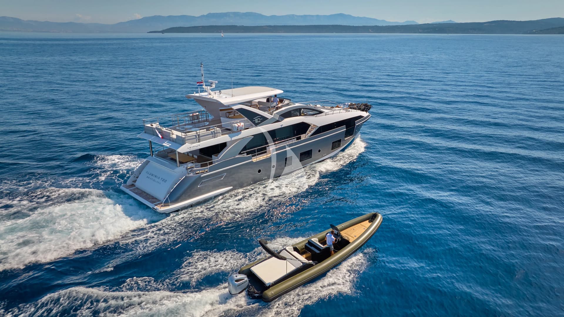 ALUMINIA TOO – Exterior