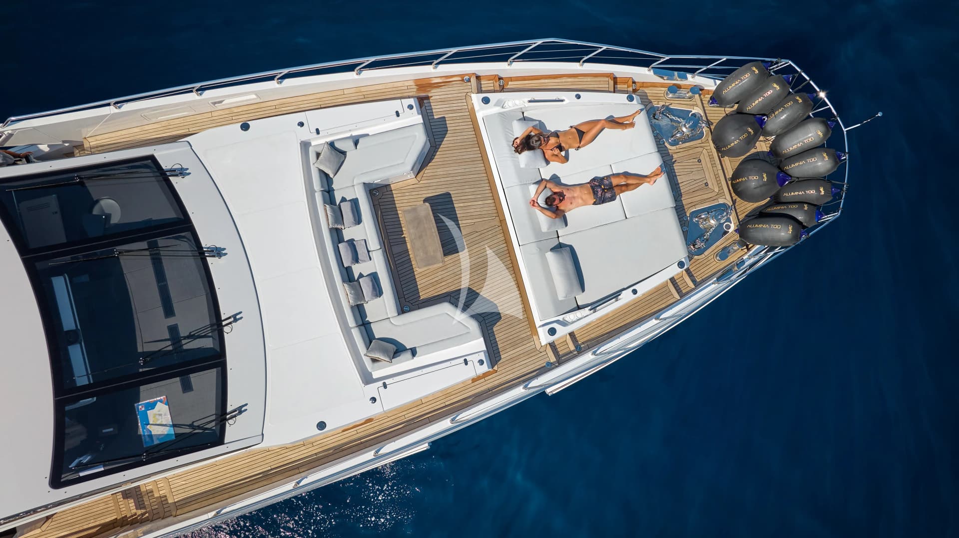 ALUMINIA TOO – Exterior