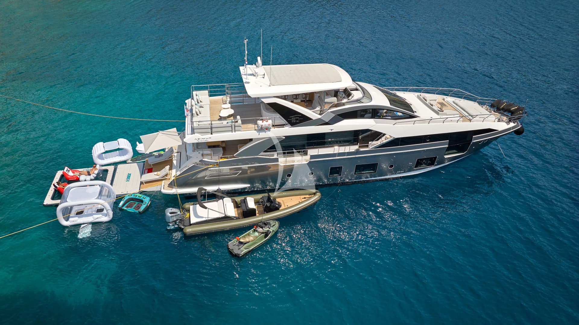 ALUMINIA TOO – Exterior