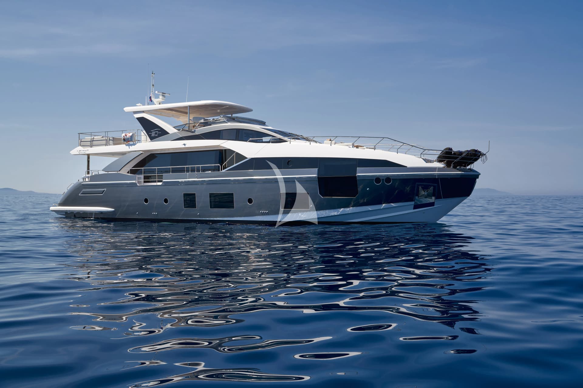 ALUMINIA TOO – Exterior