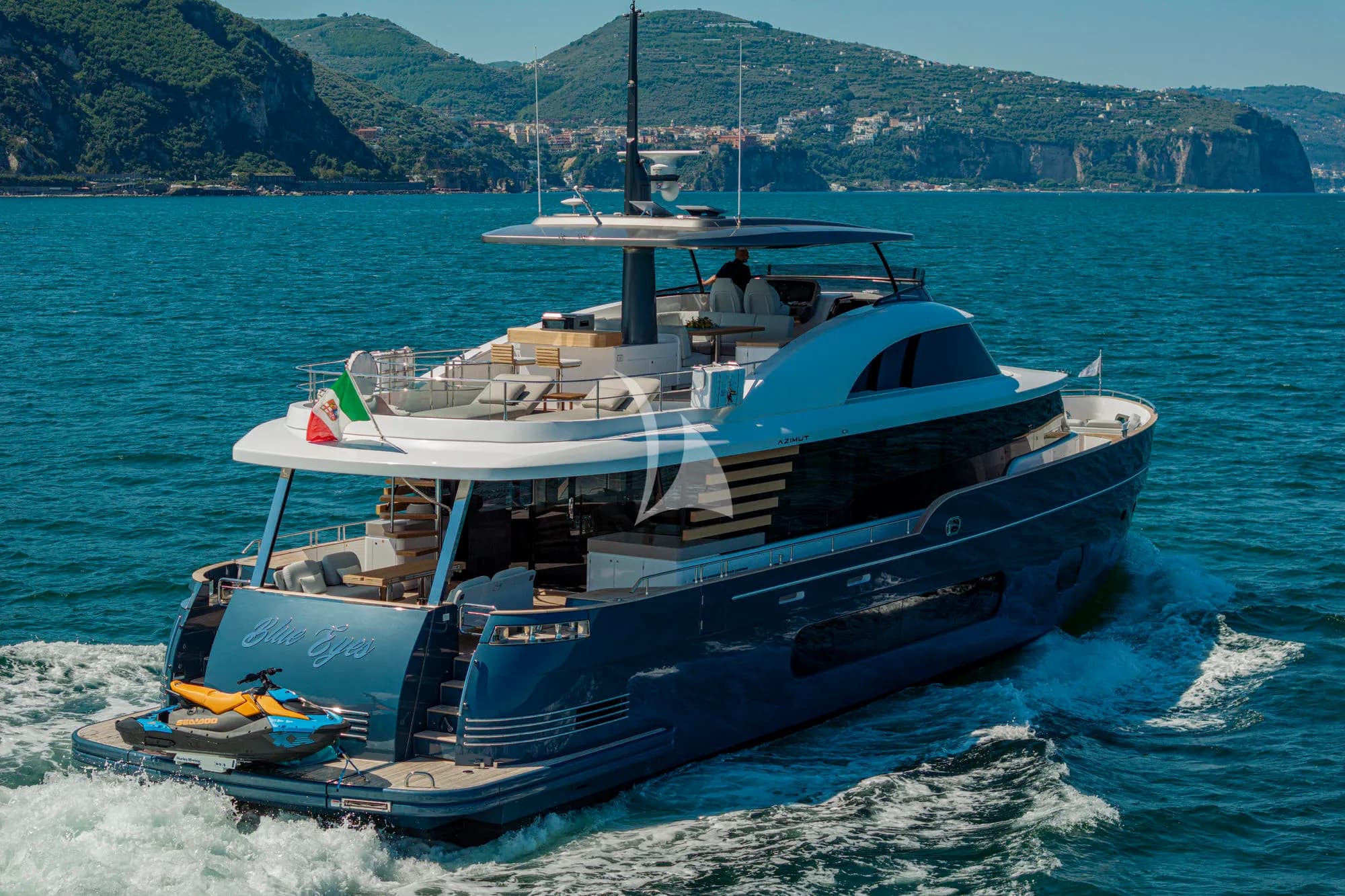 BLUE EYES – Exterior